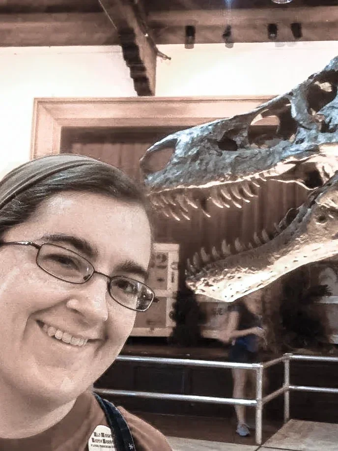 Nara Newcomer serves as the Parish Musician for Redeemer Lutheran Church in Olathe, Kansas.