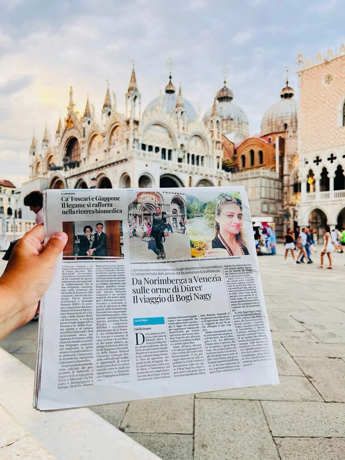 Das La Nuova Venezianische Tageblatt berichtet &uuml;ber meine Ankunft in Venedig.
Es ist ein besonderer Moment, am Markusplatz zu stehen und die Zeitung in den H&auml;nden zu halten. Nach all den Kilometern und Abenteuern der #D&Uuml;RERWEG Reise er