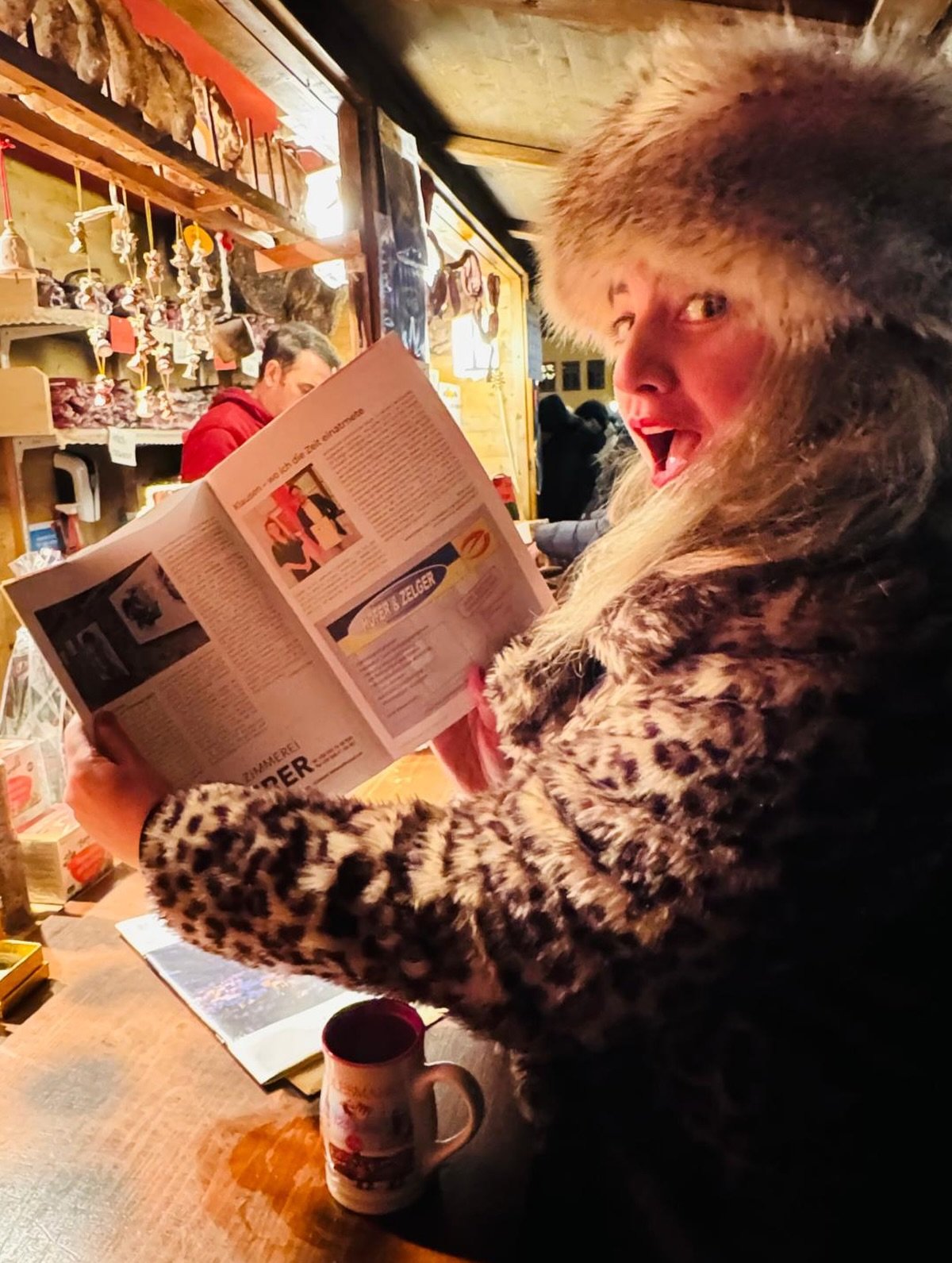 Ich habe die Zeitung #Clausa erhalten, in der ein Artikel &uuml;ber meinen Aufenthalt in @klausen_chiusa w&auml;hrend des #D&uuml;rerweg erschienen ist. Ich habe sie am @sudtirolerstand_nurnberg der Partnerst&auml;dte auf dem @christkindlesmarkt.nuer