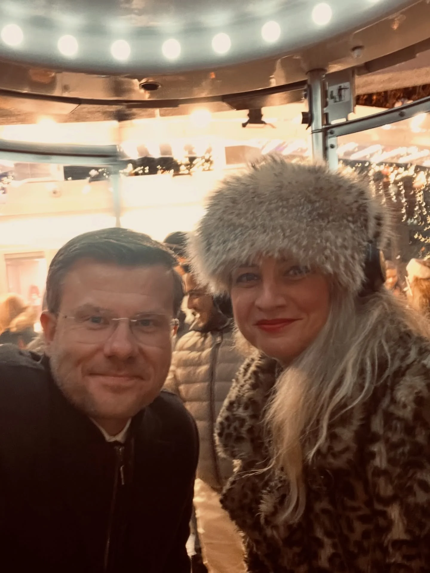 In vorweihnachtlicher Stimmung mit Oberb&uuml;rgermeister Marcus K&ouml;nig @marcuskoenignbg im @daswinterdorf auf dem @dasriesenrad 🎡✨🎄
Herzlichen Dank f&uuml;r den inspirierenden Austausch.
#iloven&uuml;rnberg