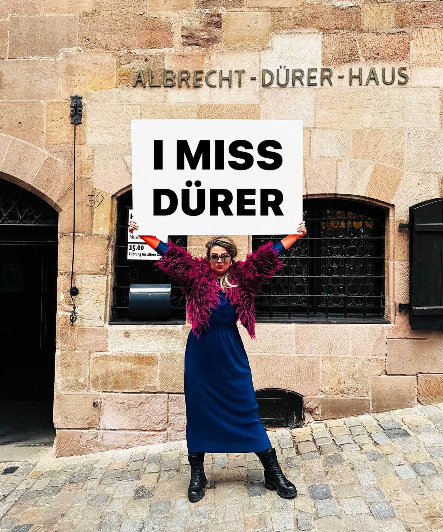 Alles Liebe zum 555. Geburtstag, Albrecht D&uuml;rer.
#IMISSD&Uuml;RER

Genau vor einem Jahr begann mein #D&Uuml;RERWEG Aufbruch vor dem Albrecht-D&uuml;rer-Haus &mdash; allein zu Fu&szlig; von N&uuml;rnberg nach Venedig &uuml;ber die Alpen, auf den 