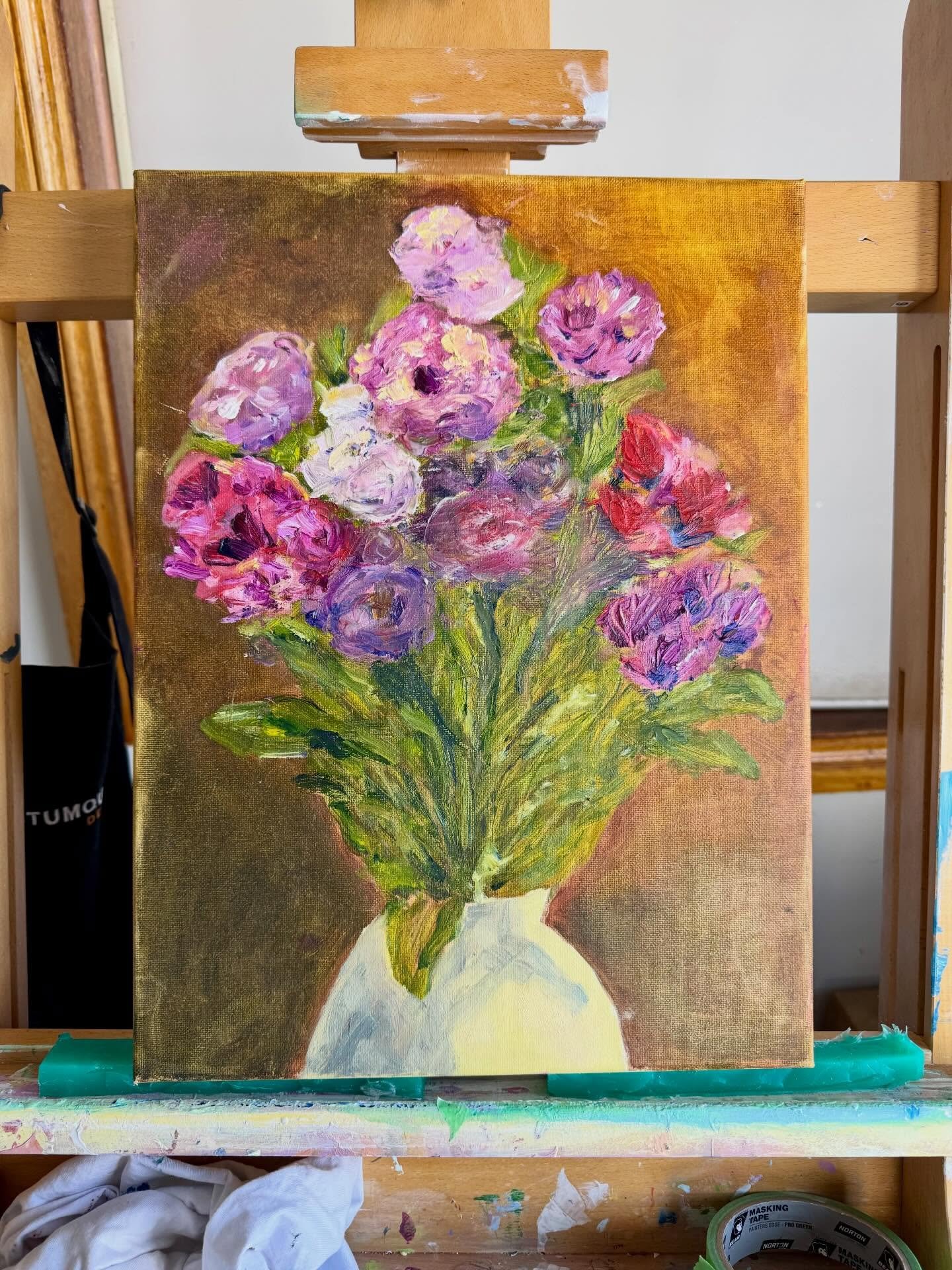 Yesterday I took an art class to try oils. 🎨 
I can see why people love them. 
A little goes a long way, they are luminous and so blendable, with a creamy viscosity that&rsquo;s not replicated in acrylic. 
I enjoyed the challenge and learning new te