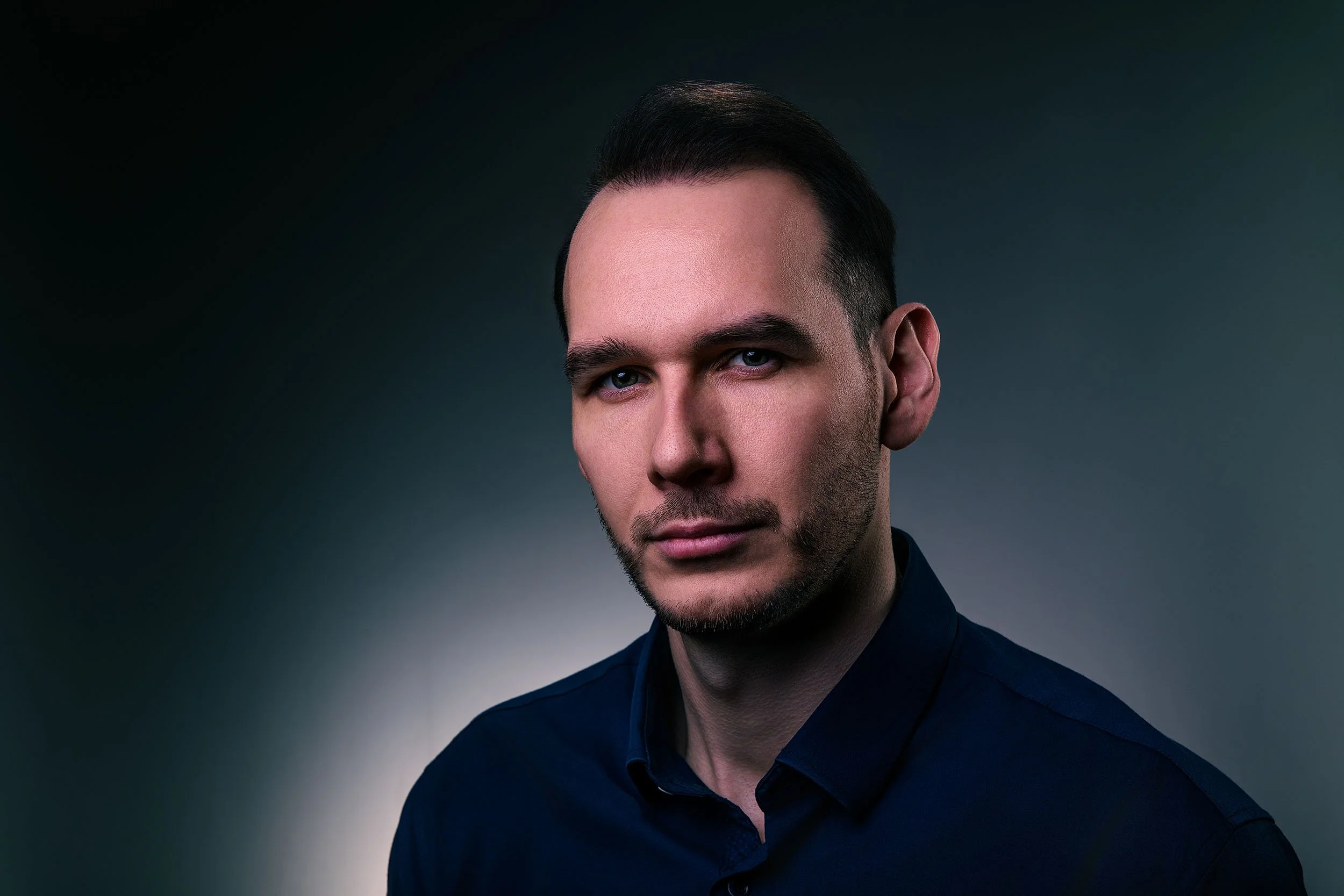 portret-biznesowy-headshot-fotografia-wizerunkowa-profesjonalna-bielsko-biala-zywiec-cineva-studio-jakub-adamczyk.jpg