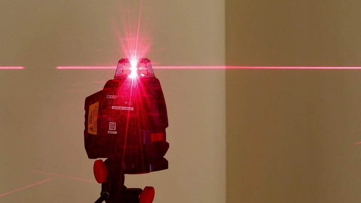 Laser level monitoring slab lift in real time