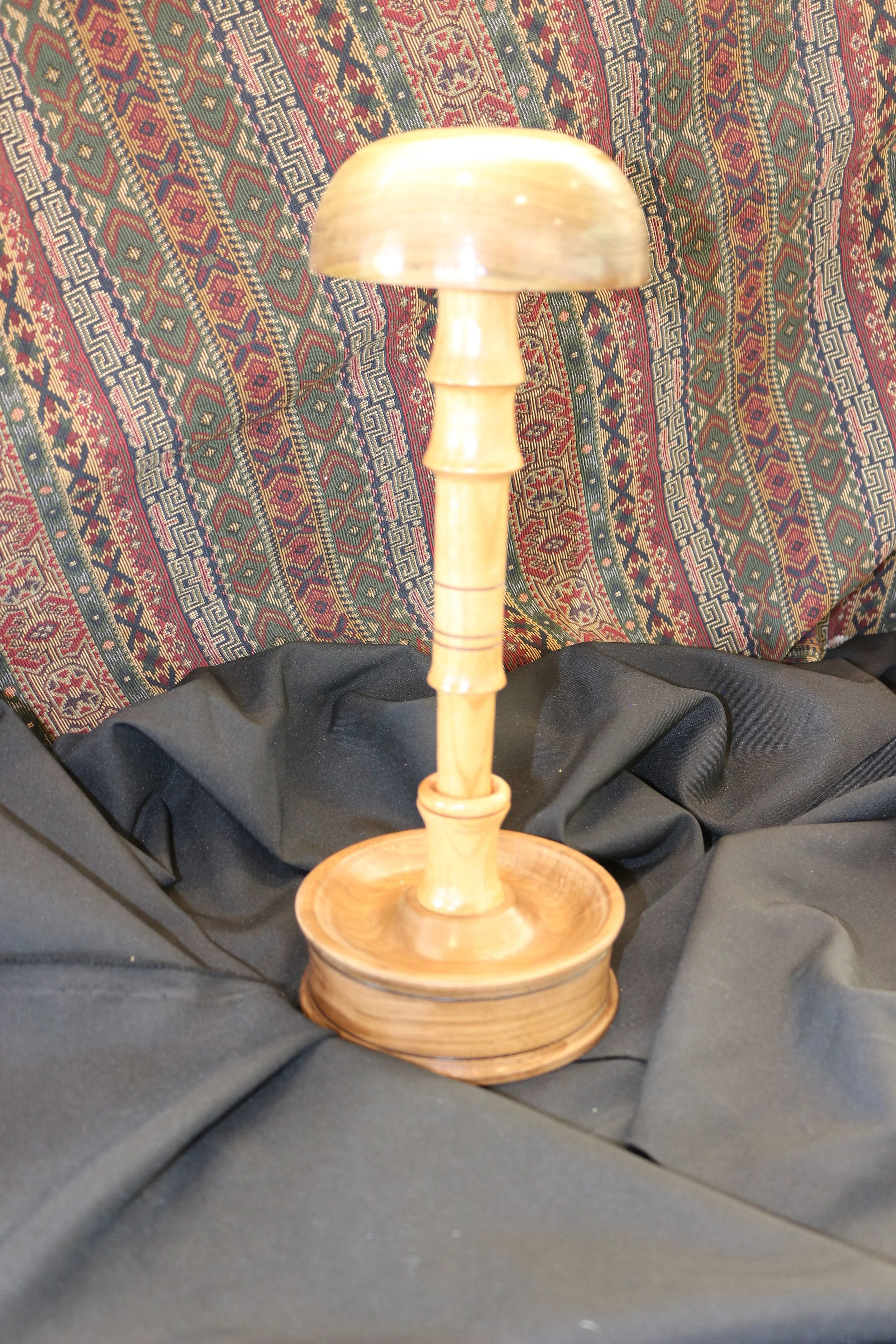 Bill Mantelli
Wig stand
