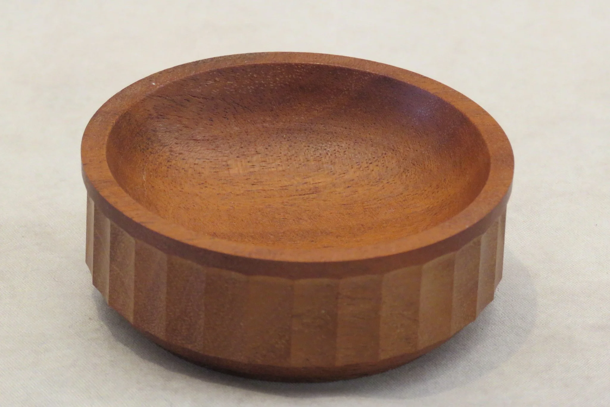 Phillip
Bowl-Mahogany