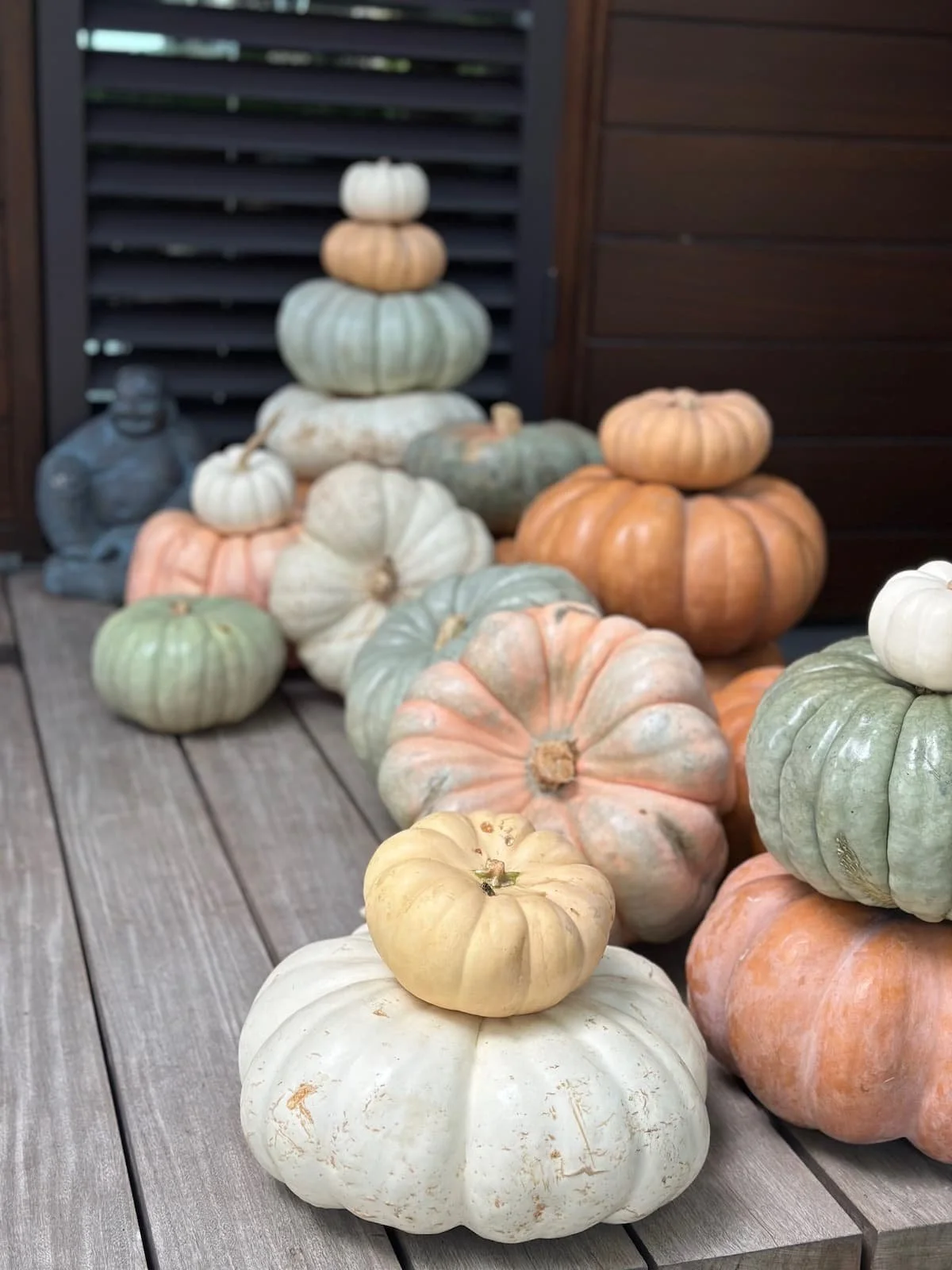 Maison Pumpkin - Luxe Package example front porch home design and layout for a home in South Bay and Los Angeles stacked pumpkins on front porch