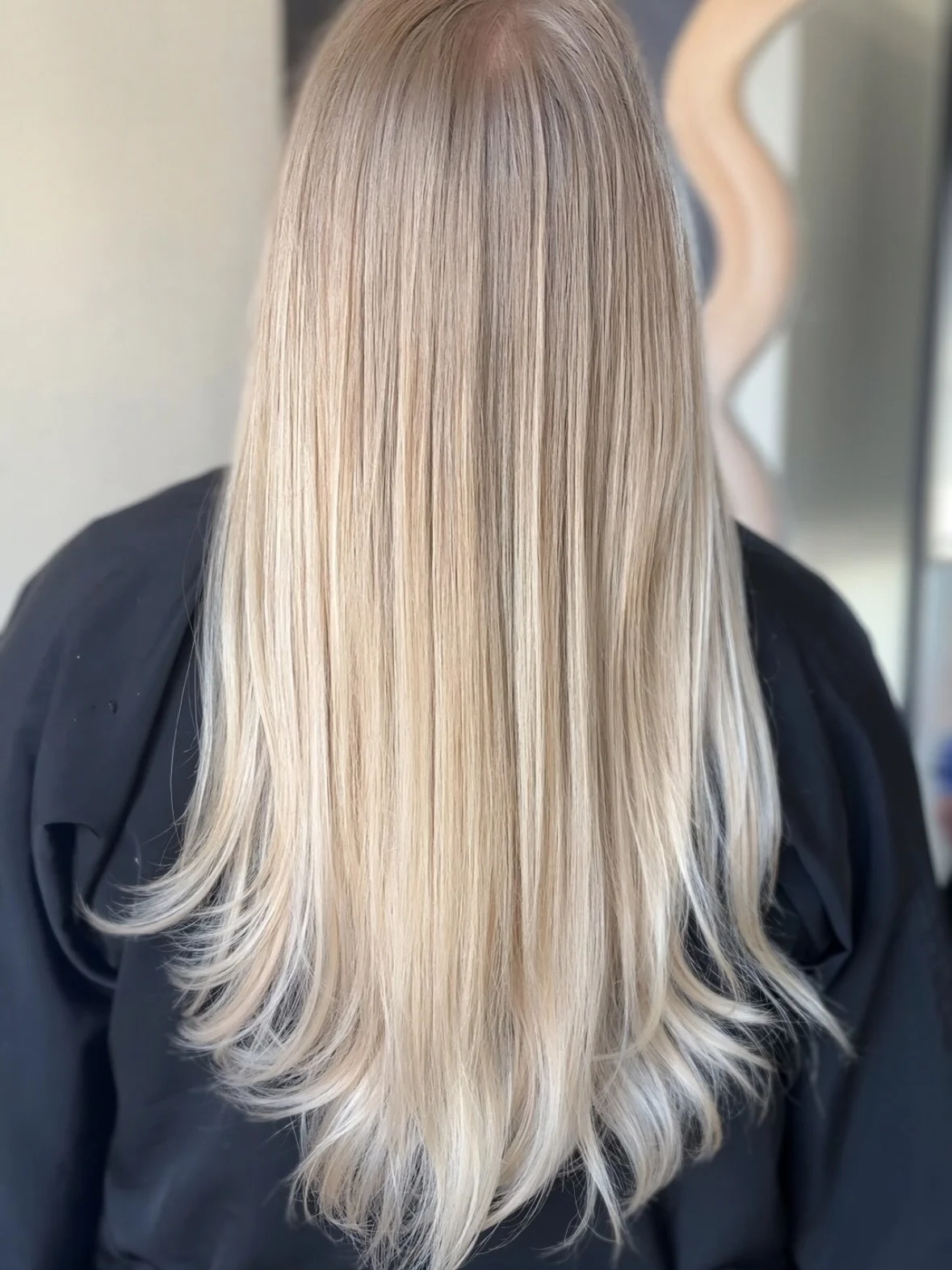 Two tones, same technique 👩&zwj;🎨
&bull;
&bull;
&bull;
&bull;
&bull;
#denverhairstylist #handpaintedbalayage #balayage #cherrycreeknorth #decosalon