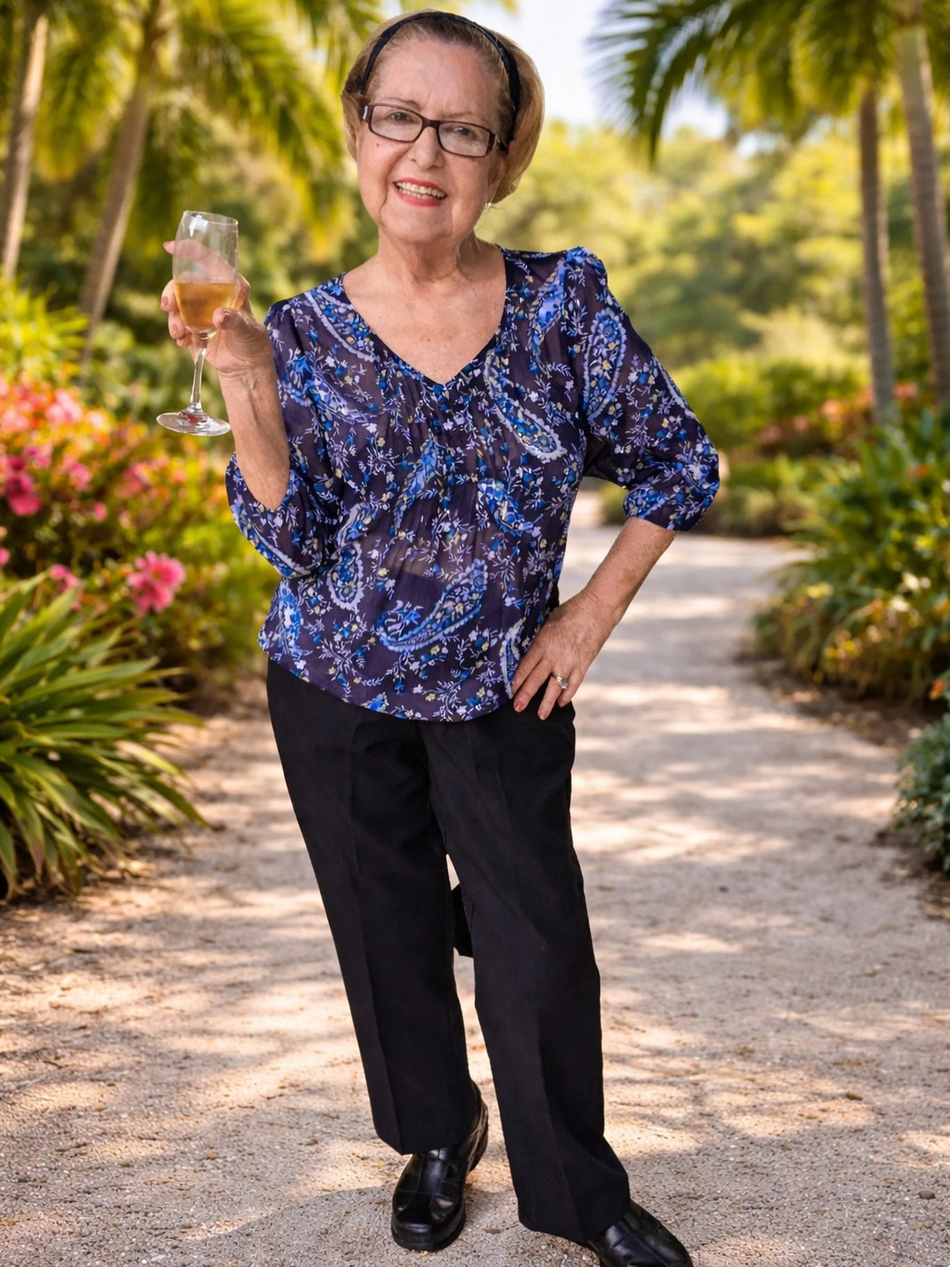 Hoy, mi Mama est&aacute; de cumplea&ntilde;os. As&iacute; me la imagino en el cielo con su copita de champ&aacute;n en mano celebrando sus 94 a&ntilde;os.  En mi querido Puerto Rico.

Mama, la que me alent&oacute; a salir del nido y perseguir mis sue