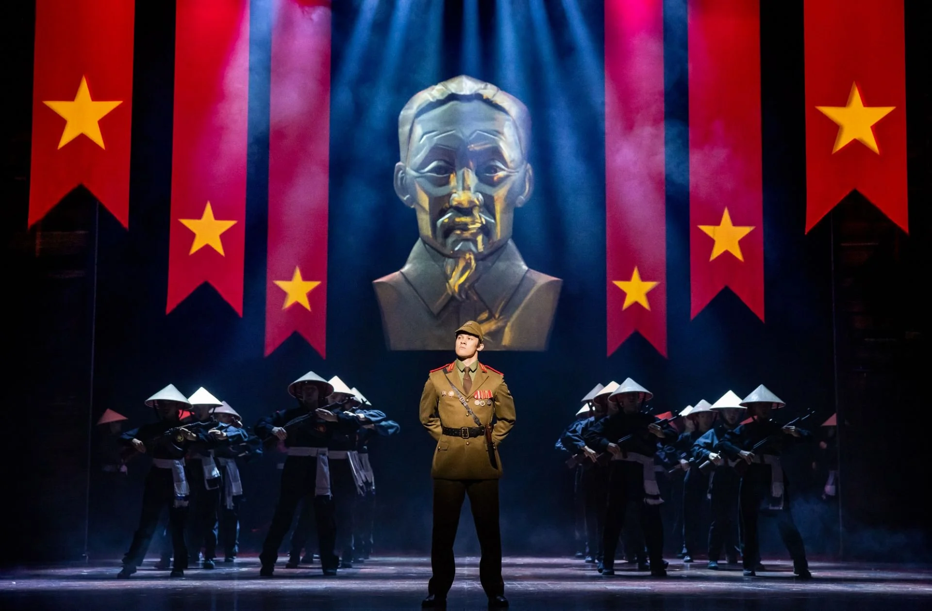 12.-laurence-mossman-thuy-in-the-australian-production-of-miss-saigon-photo-by-daniel-boud.jpg