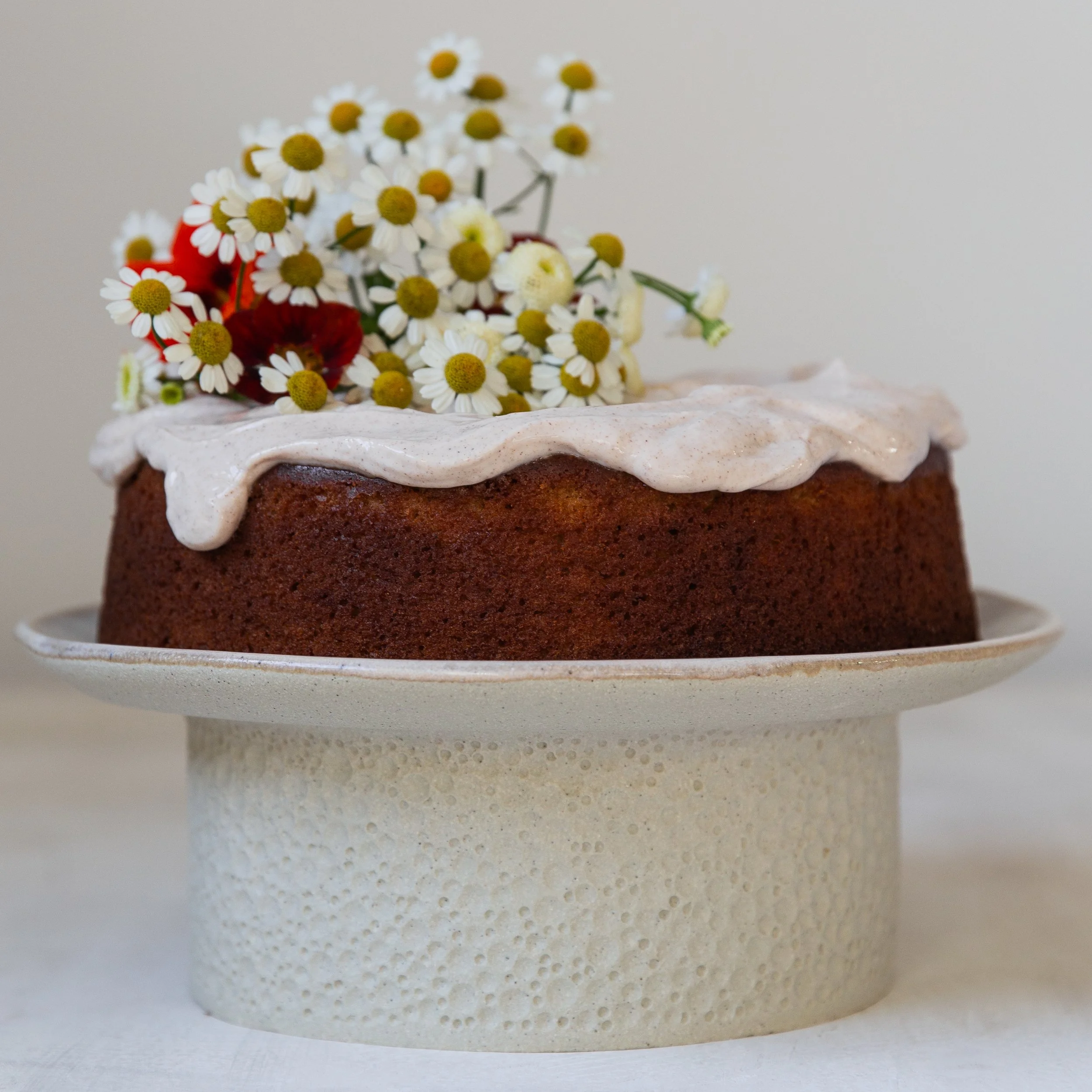 Cake Stand Round Lge with cake 1.jpg