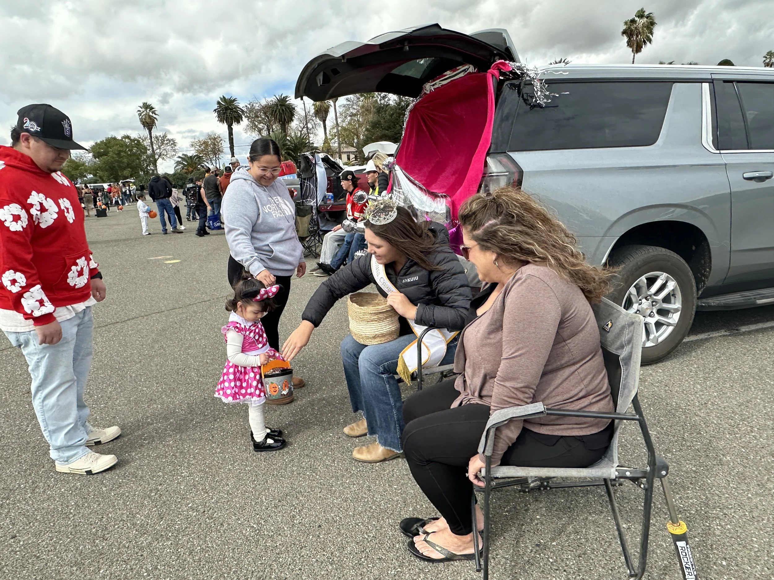 Community Turns Out for Colusa Trunk-or-Treat