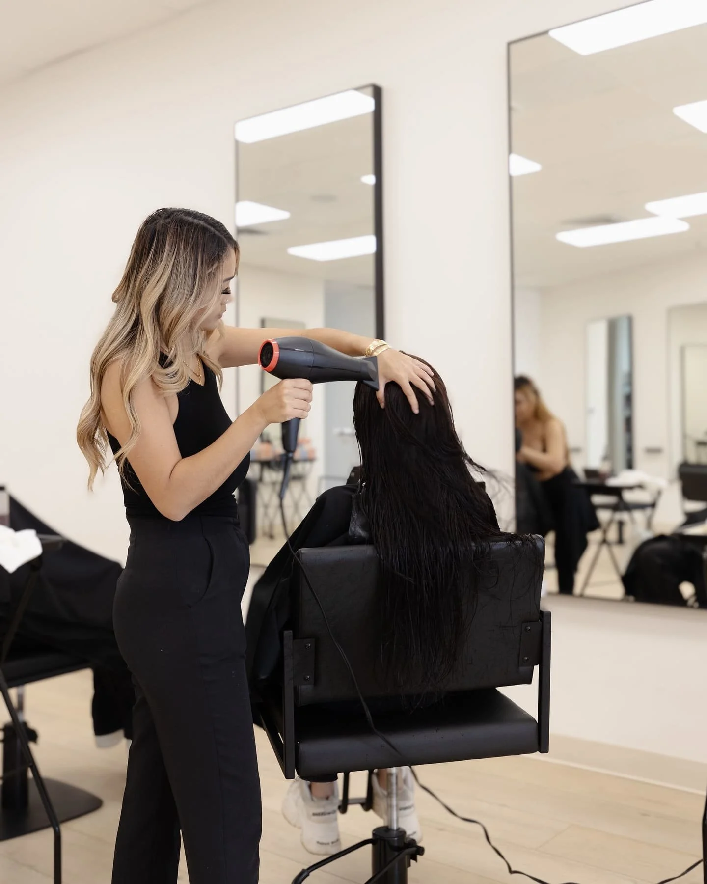 Walk-in hair salon in Waipahu with expert hair stylists at Muse Hawaii.