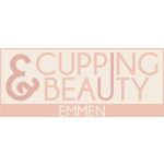 Logo met de tekst '& Cupping & Beauty Emmen' in lichtroze en wit