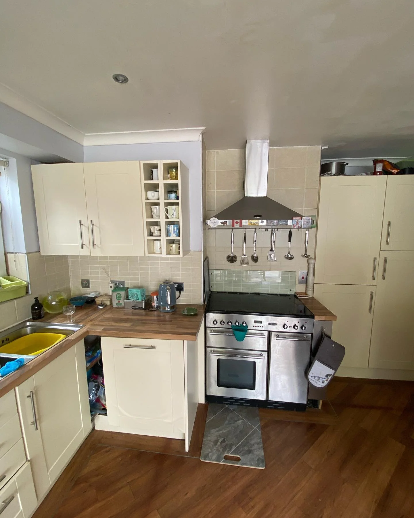New Kitchen (Part Refurbishment)
Onyxx undertook all the kitchen works to include new worktop, appliances, electrics, tiling and decorating.
#jerseyci