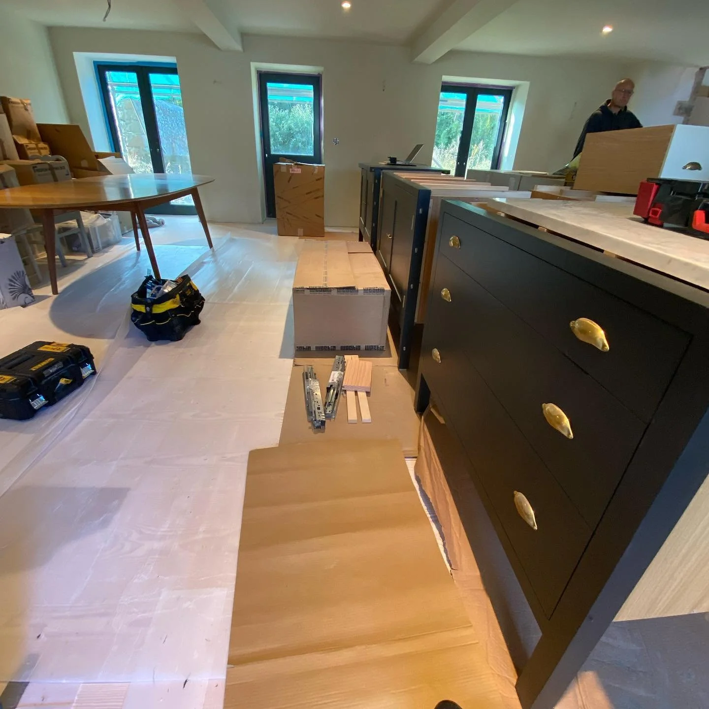 4m x 1.5m Centre island pending 😬