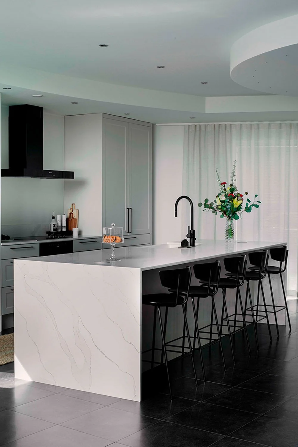 Grun_kitchen1-small_villa-kuha_by-ofer-amir.jpg