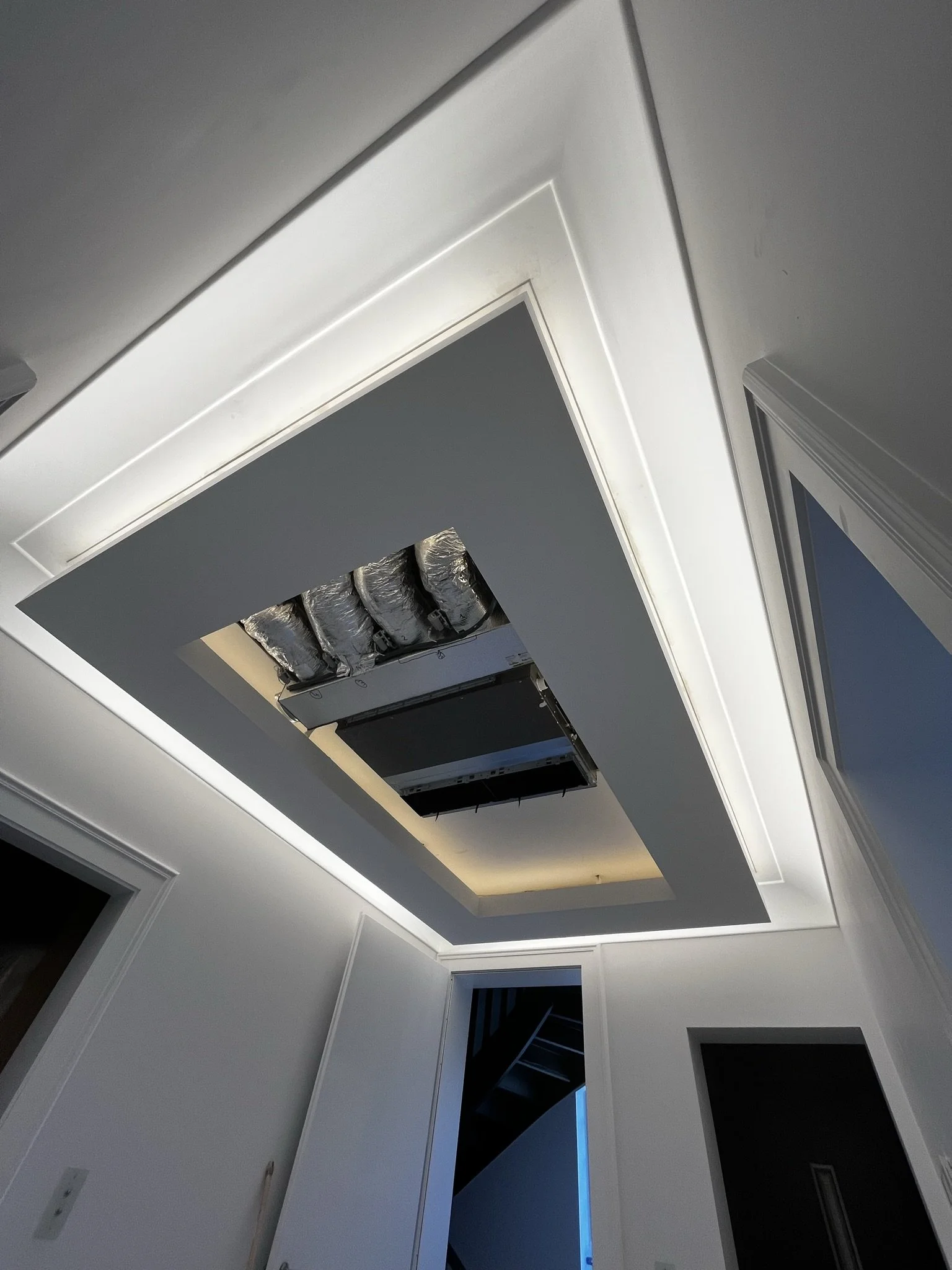 Plafond en staff sur mesure avec lumière LED encastré