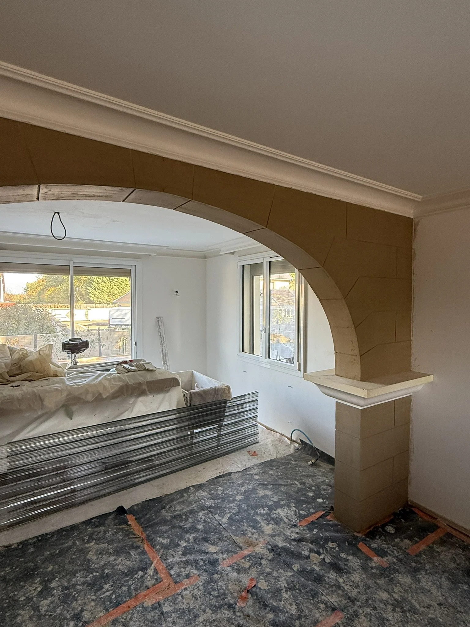 Enduit en stuc pierre en cours de réalisation