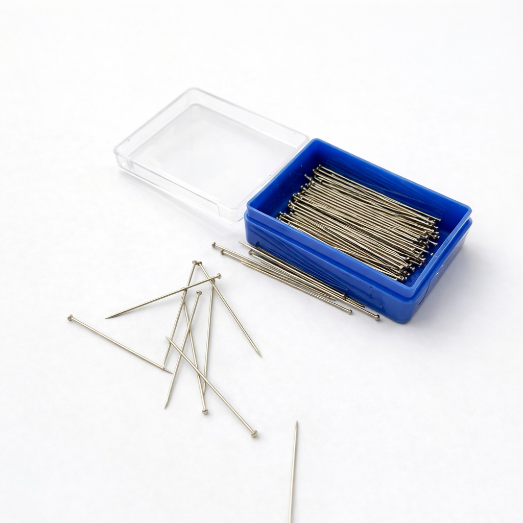 Caja de almacenamiento con alfileres dispersos.png