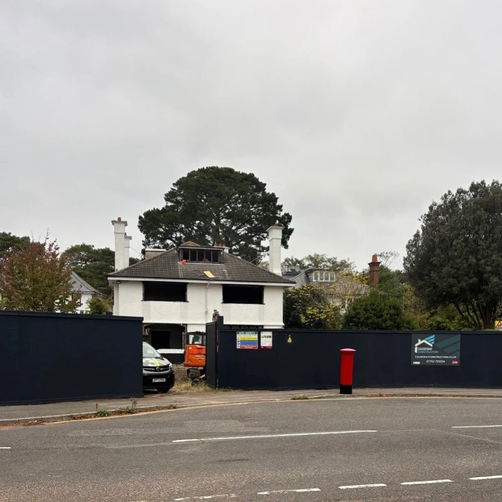 Thrilled to be starting a new project in Canford Cliffs with @studiomaiva 🙌
Looking forward to watching this one take shape! 🏗️
Keep an eye out for updates as the project progresses 👷&zwj;♂️✨
#CausewayConstruction #CanfordCliffs #ConstructionProje