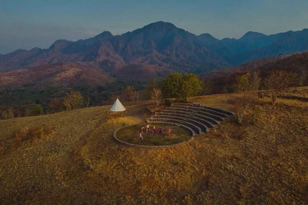 BEST_NATURE_LUXURY_EXPERIENCE_AMPHITHEATRE_XAN_CURATES_LUXURY.jpg
