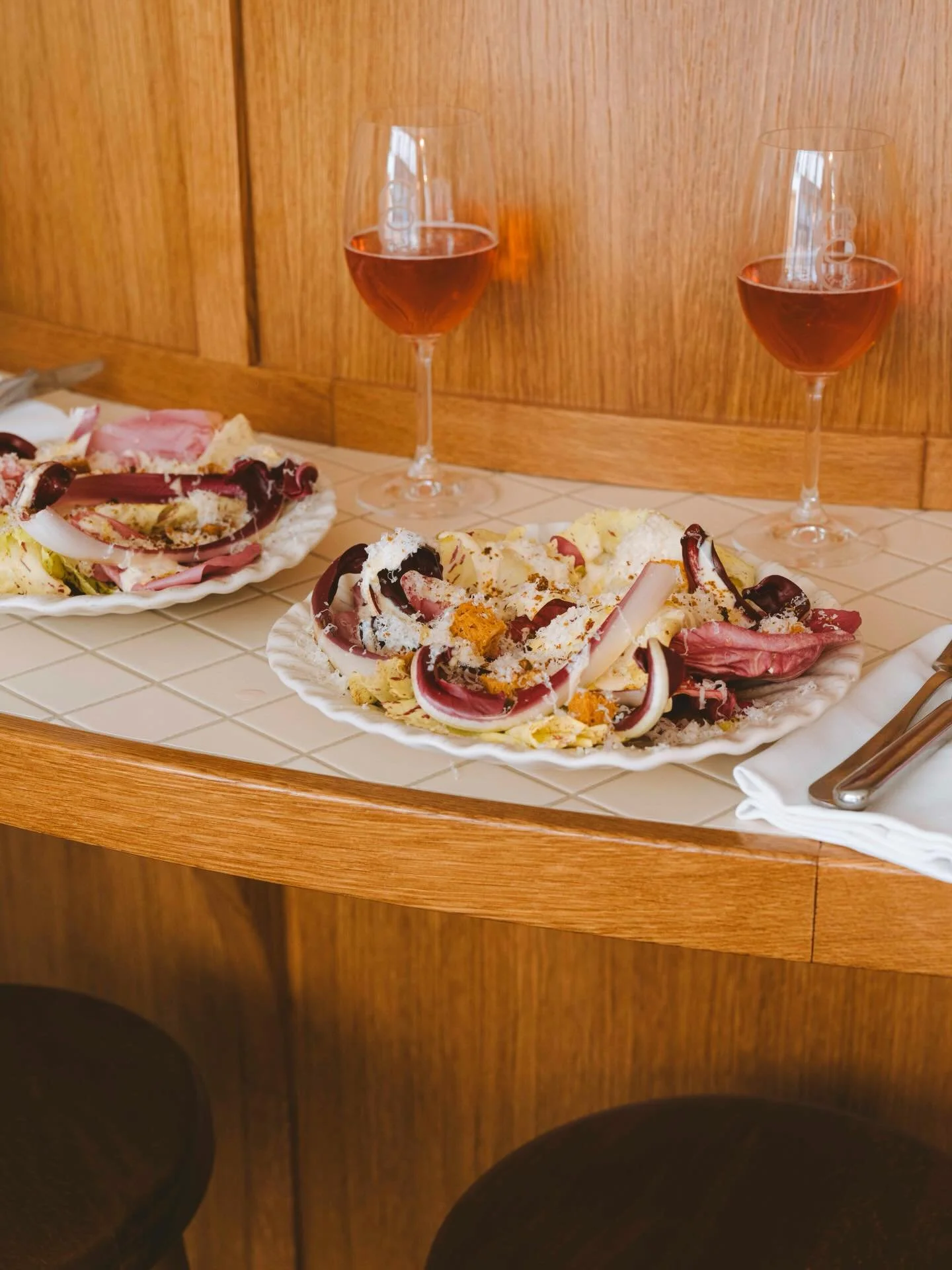 &laquo;&nbsp;La salade caesar la plus sexy de Paris&nbsp;&raquo; dit @lefigarostyle, en ce moment aux salades d&rsquo;hiver (radicchio rose, casrelfranco, radicchio tardivo) sauce caesar citronn&eacute;e,  cro&ucirc;tons sourdough focaccia, parmesan 