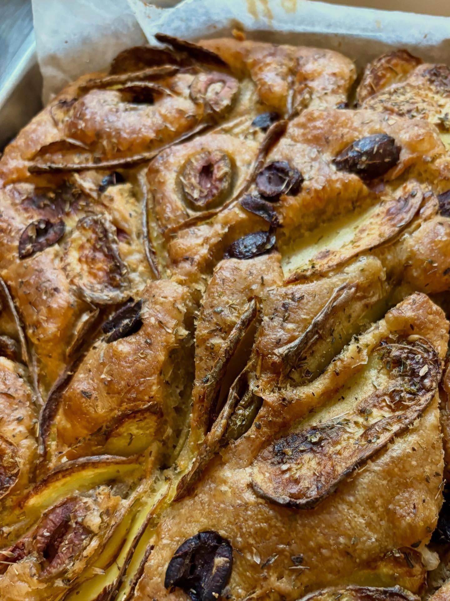 Le focaccia d&rsquo; @alice_roca__ tout au long du week-end pour notre brunch &agrave; 4 mains @chez_carrie + un atelier avec Alice ce dimanche &agrave; 17h.  Il reste encore quelques tables - pensez &agrave; r&eacute;servez ! Direction aliceroca.com