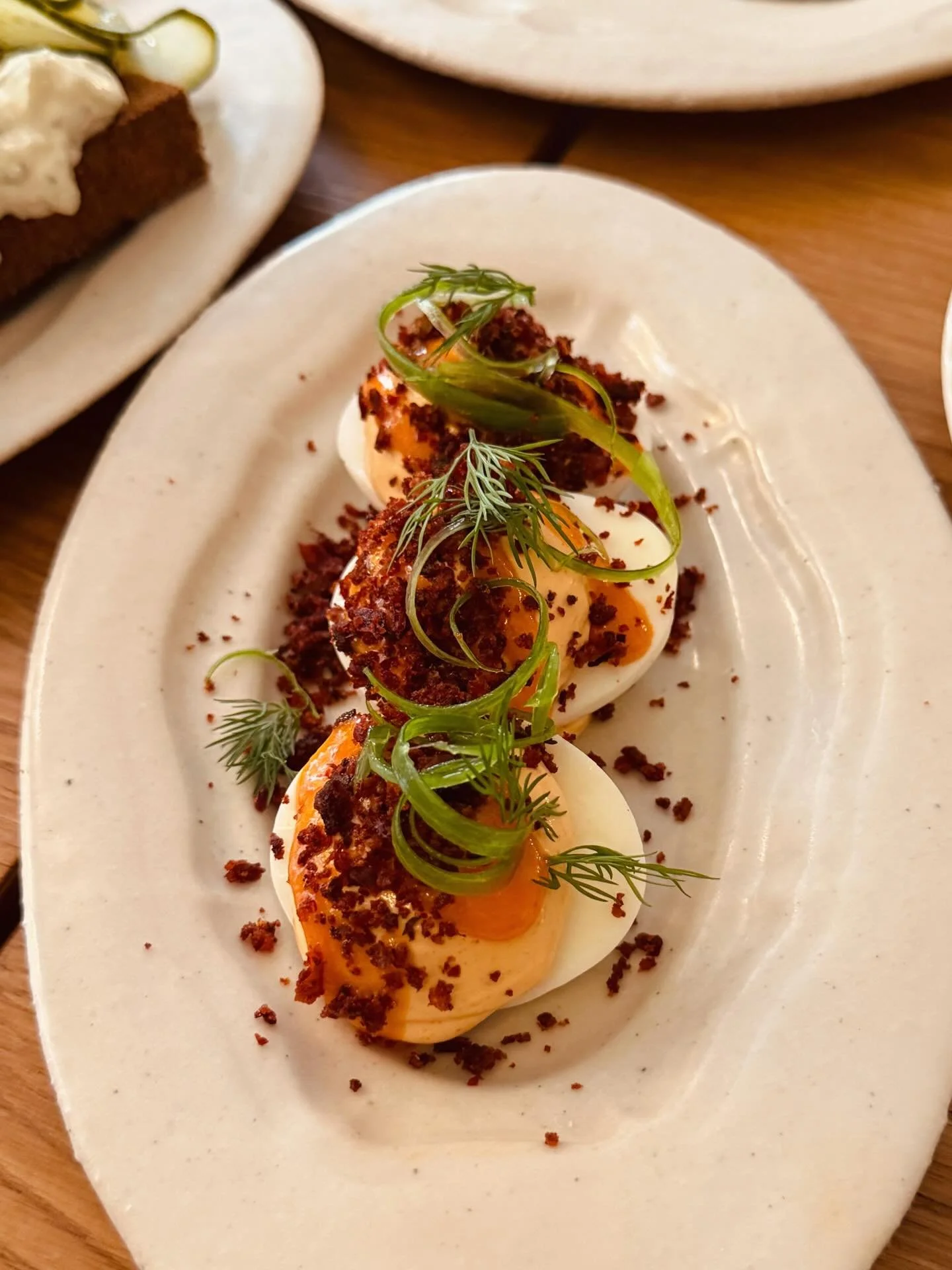 Spicy &oelig;ufs mayo &agrave; la diable avec chili koji, &lsquo;nduja croustillant, aneth et c&eacute;bettes 

&OElig;ufs bios chez @terroirsdavenir @loeufduroudour