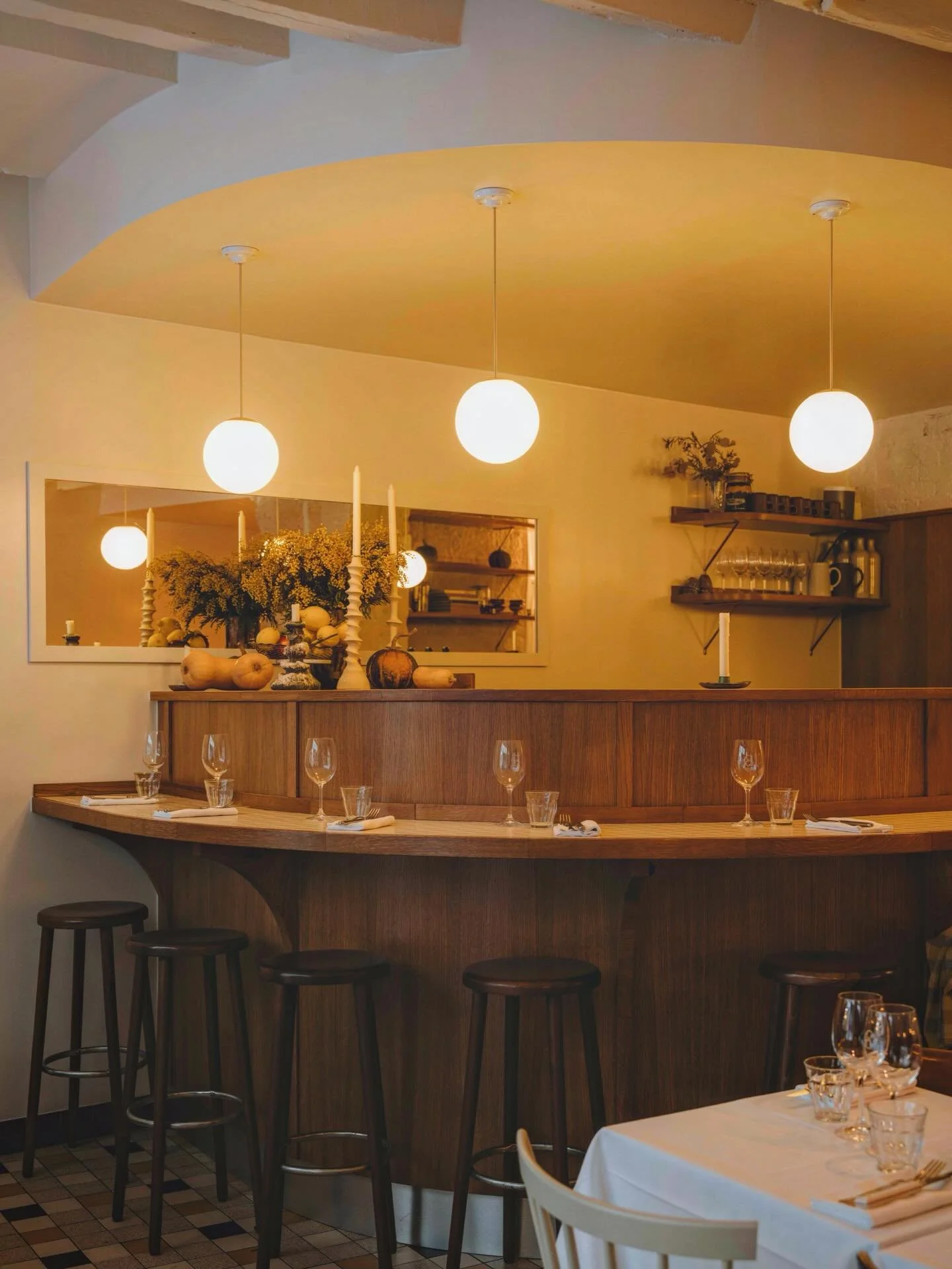 Join us at the bar ! This Sunday evening 22/02, for wine tasting and conversation with Jill Cousin, 18-19:30, send us a message to sign up ! @jillcousin