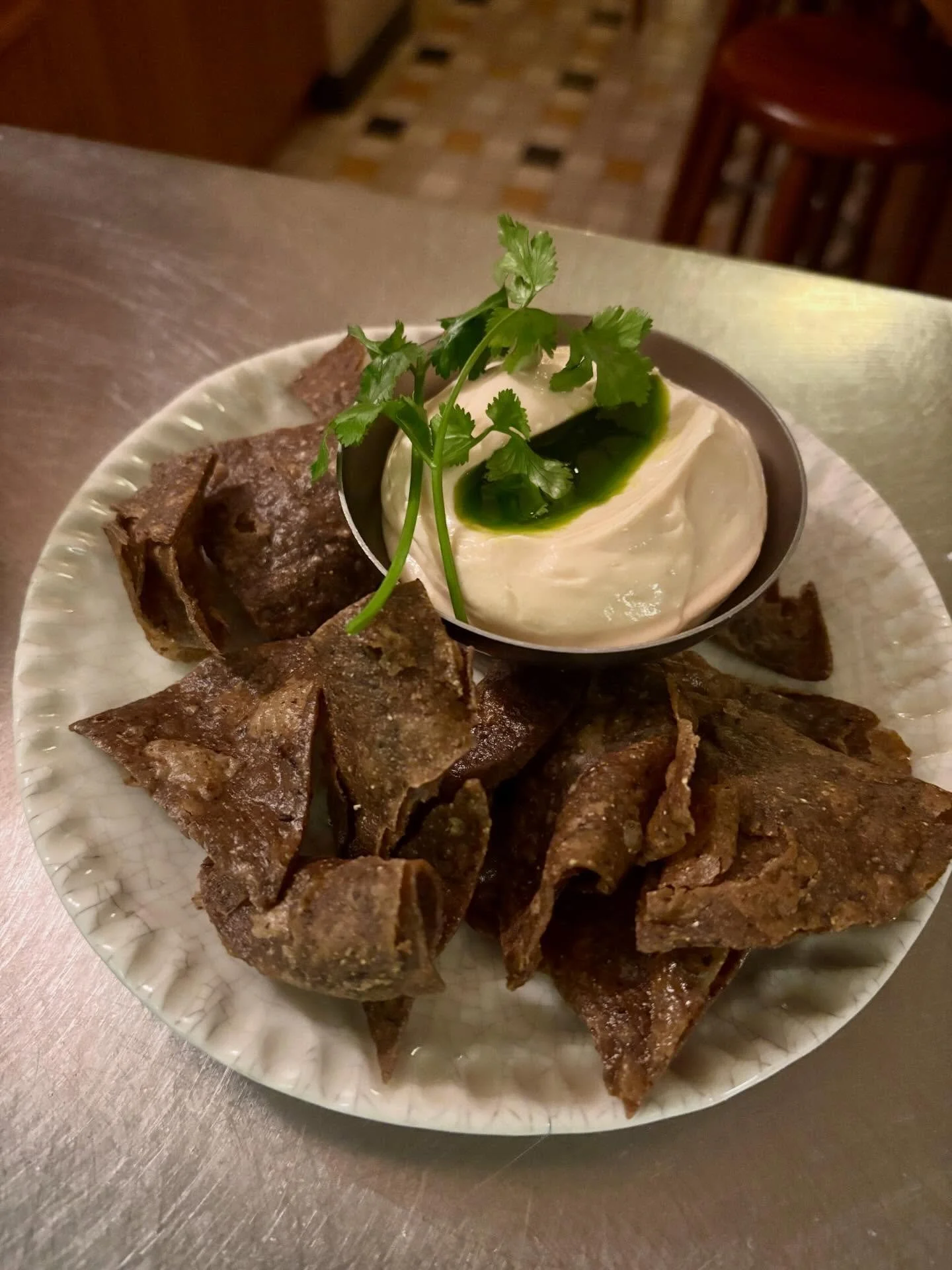 Tarama fum&eacute;, citron kosho + huile coriandre avec tortillas Los Cuates tortilleria