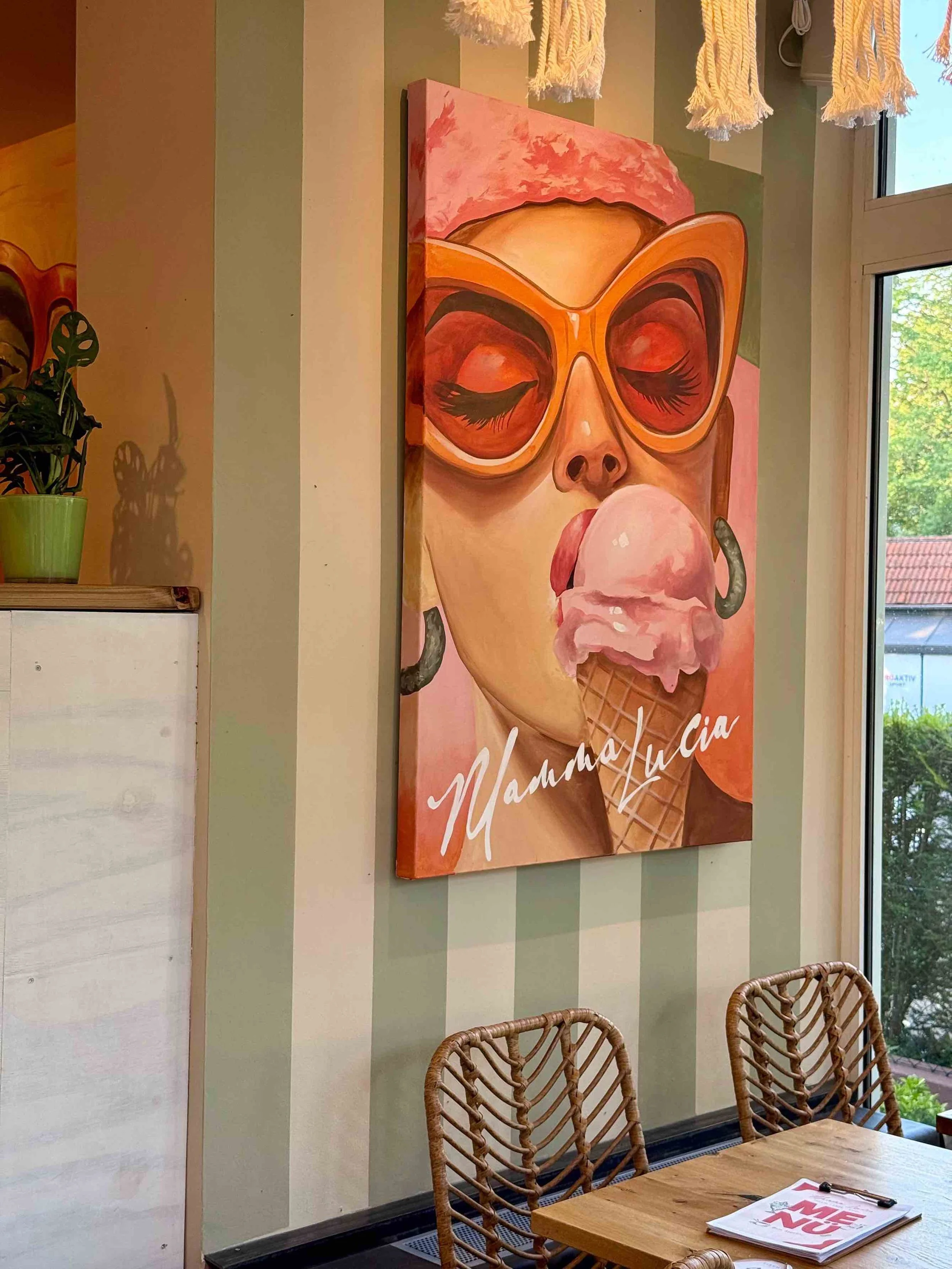 Wandgestaltung-Künstler-malerei-interior-design-mamma-lucia-kunst.jpg