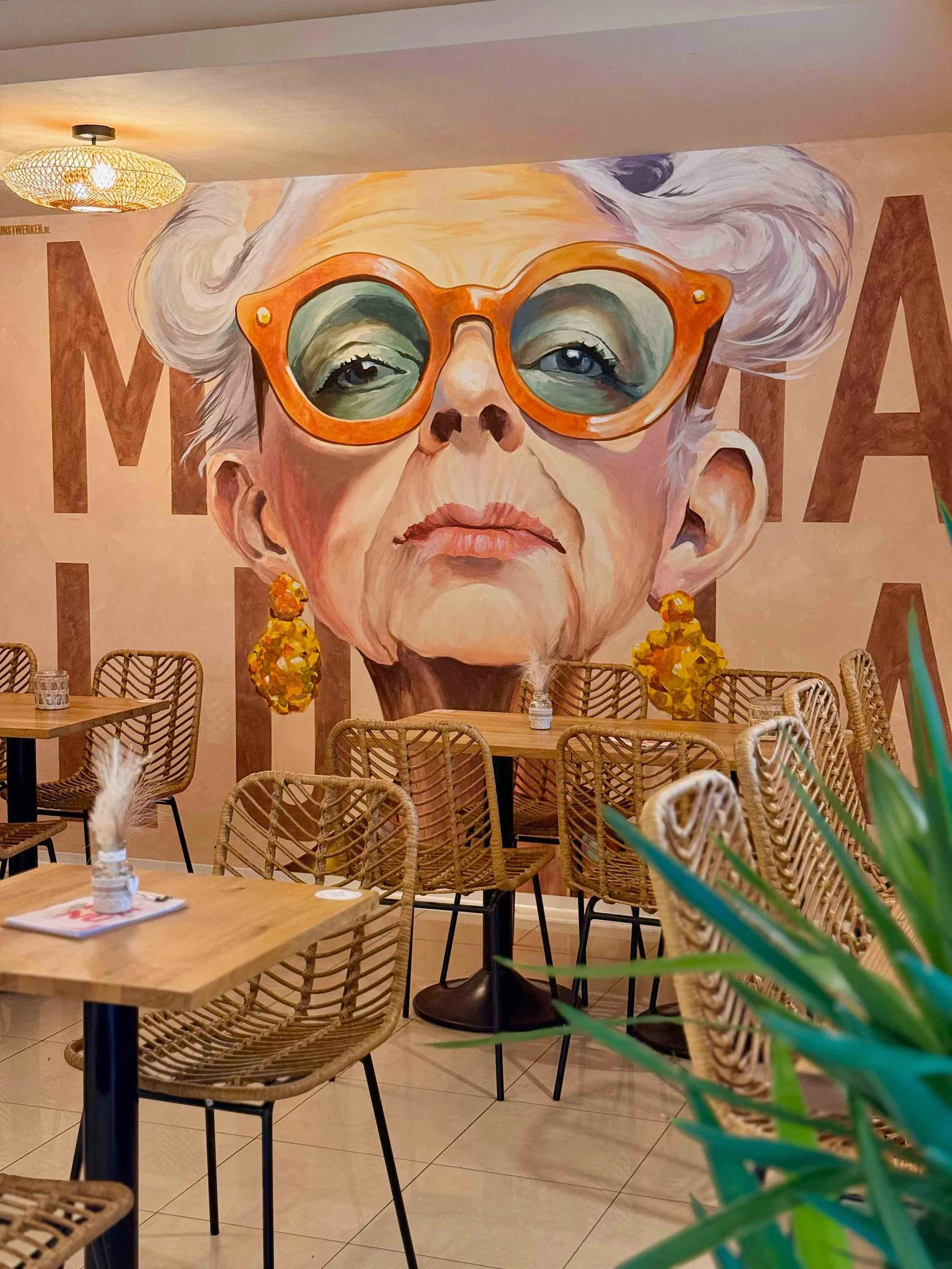 Wandgestaltung-Künstler-malerei-interior-design-mamma-lucia-florian-erb.jpg