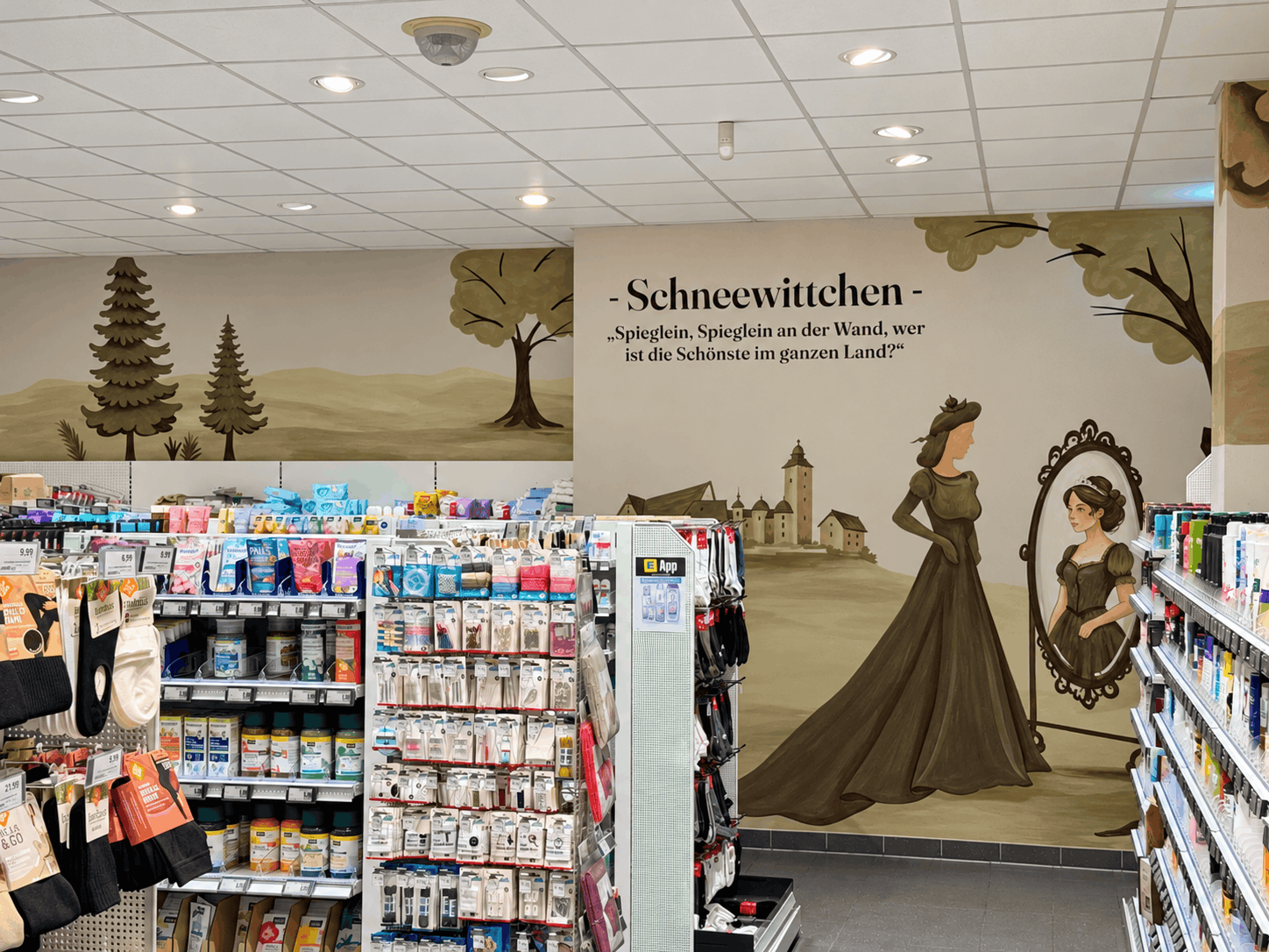 Drogeriemarkt mit Schneewittchen-Mural.png