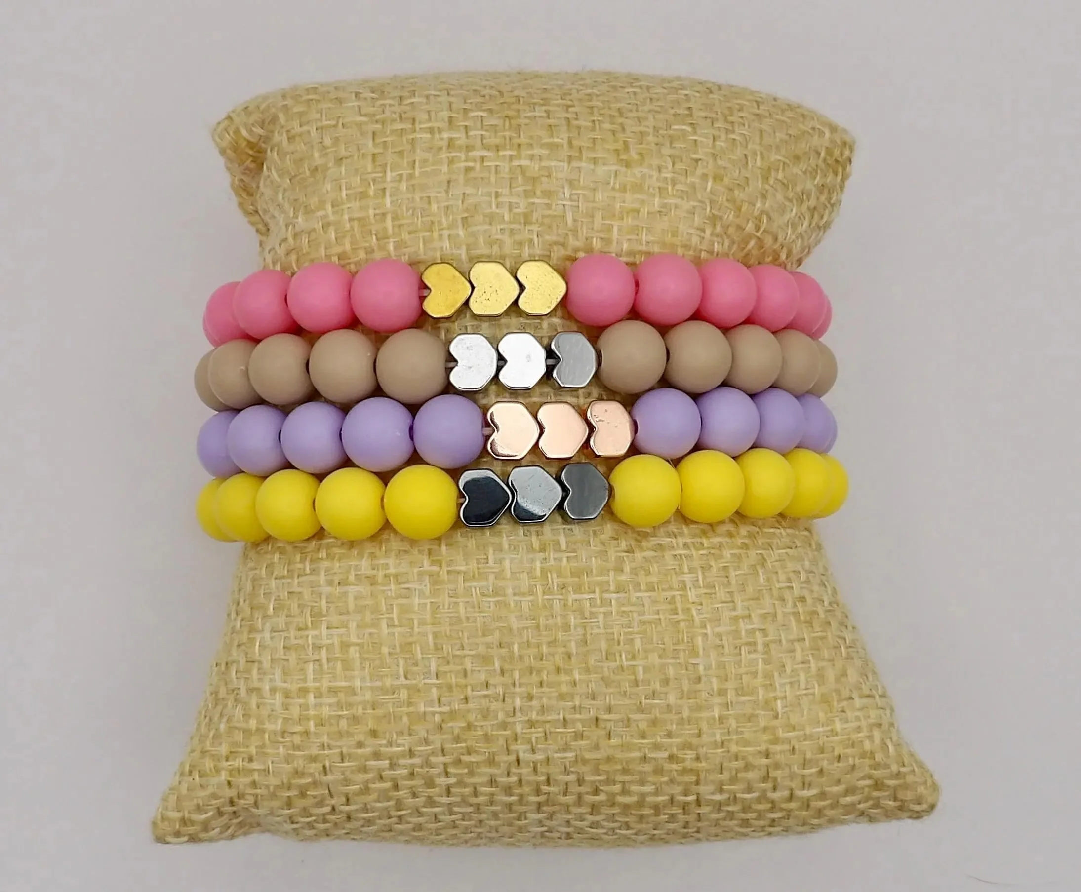 a lightweight and resilient heart bracelet perfect for daily wear, featuring a signature brand "dreamer" weave.