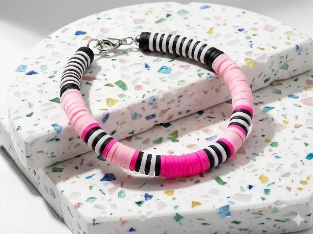 the energetic perfectionist bracelet featuring a strictly symmetrical color-block pattern of hot pink, black, and soft pink heishi beads.