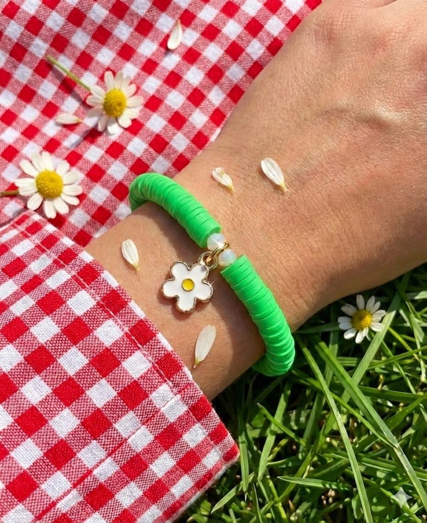 the sunny daisy bracelet | green heishi beads + crystal accents | gold finish daisy charm