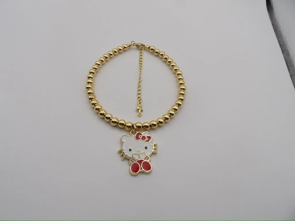 detail view of the 18k solid gold lobster clasp and extender chain, finished with a small 18k solid gold star charm.