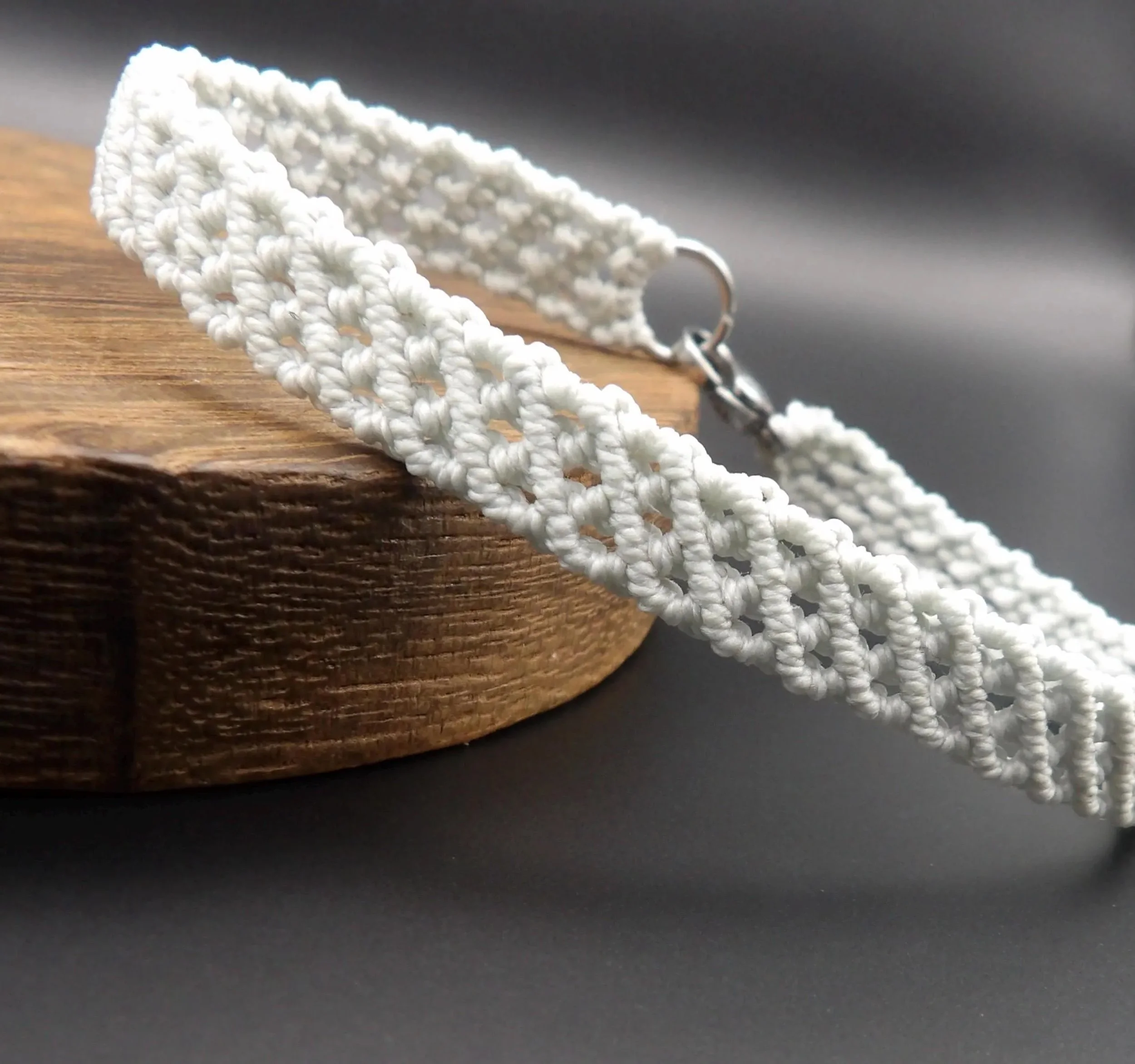 detailed view of the 0.5mm gray cord structure and the tarnish-proof stainless steel lobster clasp.
