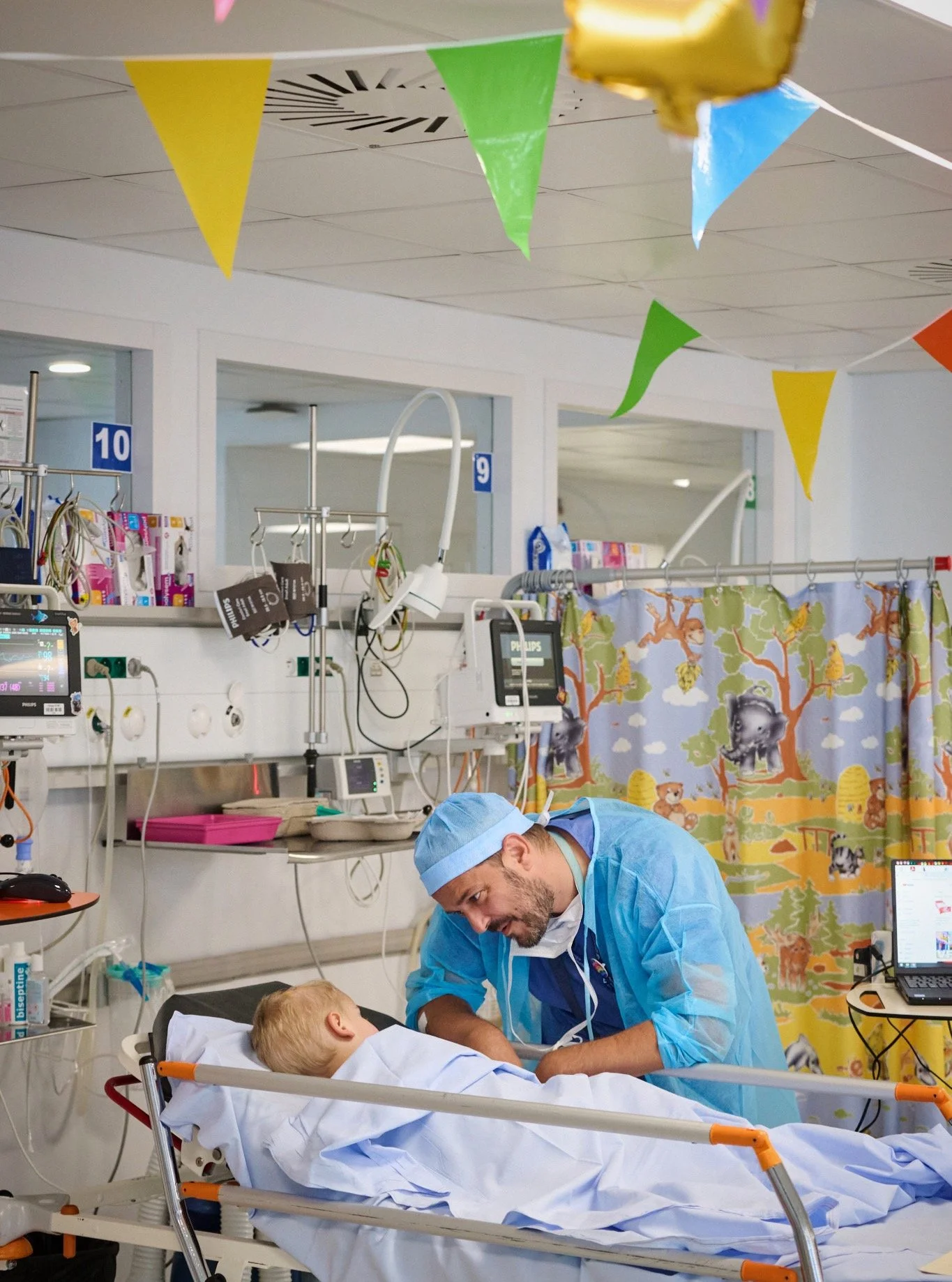 Nous sommes tous patients un jour ou l'autre au cours de nos vies. &Agrave; chaque instant, les soignants nous accueillent et se relient &agrave; nos individualit&eacute;s.