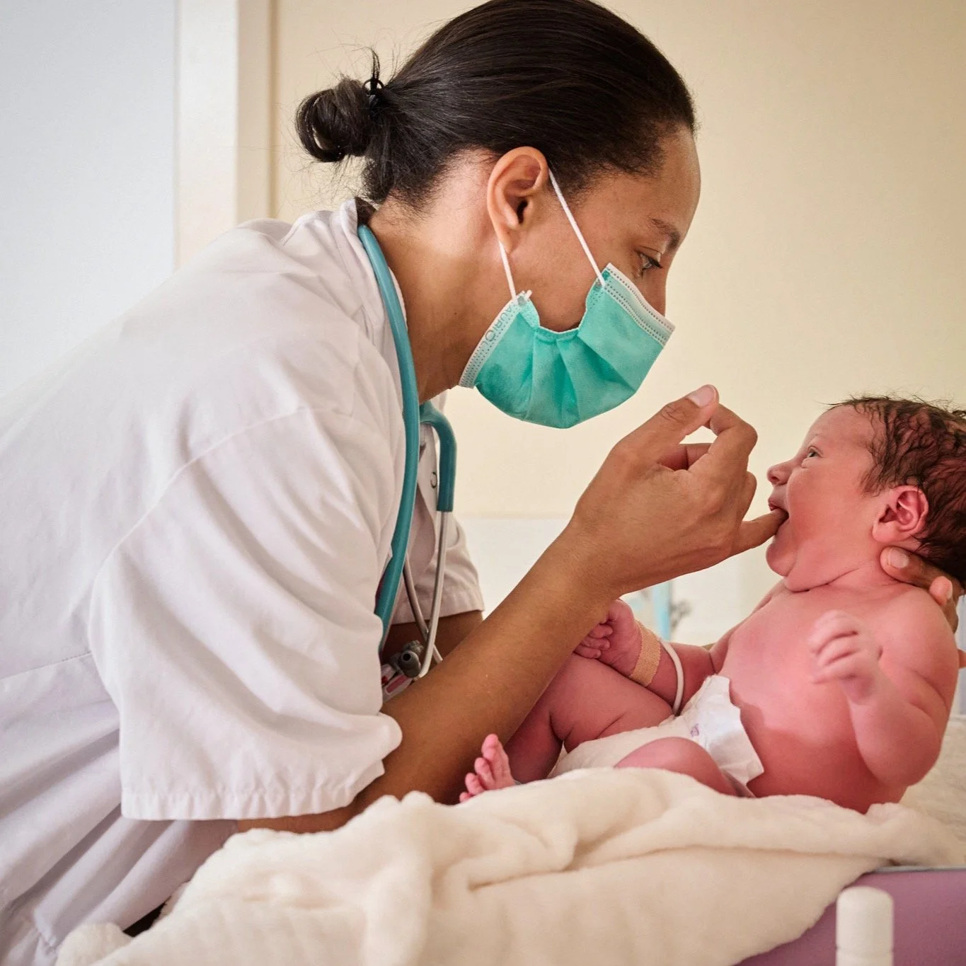 Un simple regard lors d'une consultation en maternit&eacute; nous donne &agrave; voir toute notre humanit&eacute;.