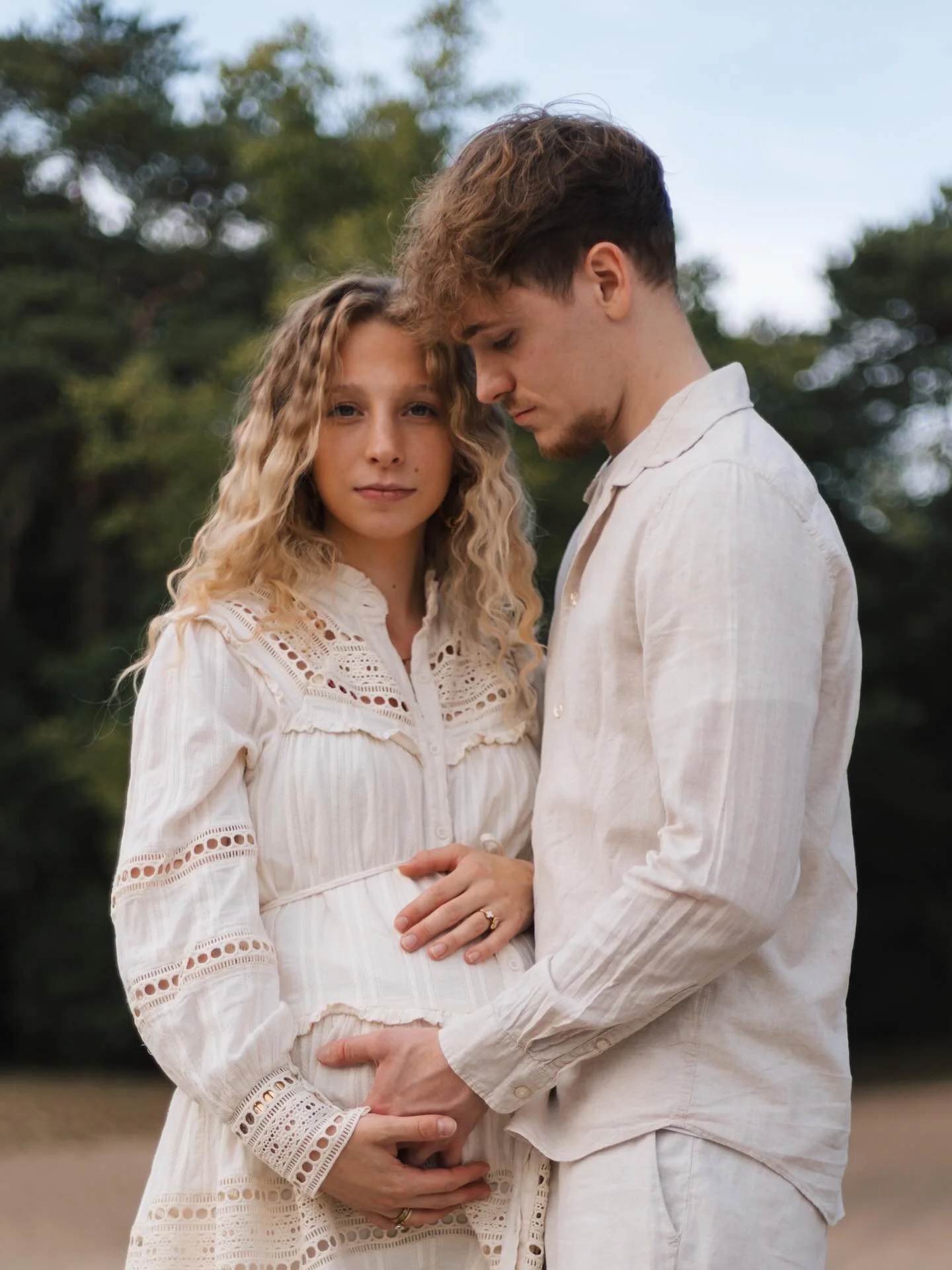 Nog n&eacute;t voor de kleine zich aandiende, legden we dit bijzondere moment vast. Vijf dagen later werd ze mama ❤️

Mooi h&egrave;? Wil jij ook zo&rsquo;n mooie foto? Stuur me dan een berichtje! Voor de maand september en oktober ben ik nog op zoek