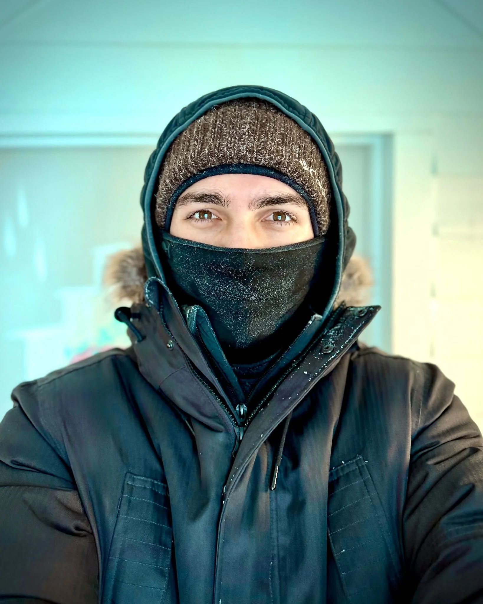 Bundled up after some quality time with a snow shovel ❄️💪🥷 

Winter at Silver Beach hits different and you never know what you&rsquo;re going to get with Michigan! Sunny one moment, flurry the next, then sunny again☀️ Make sure to bring layers and 