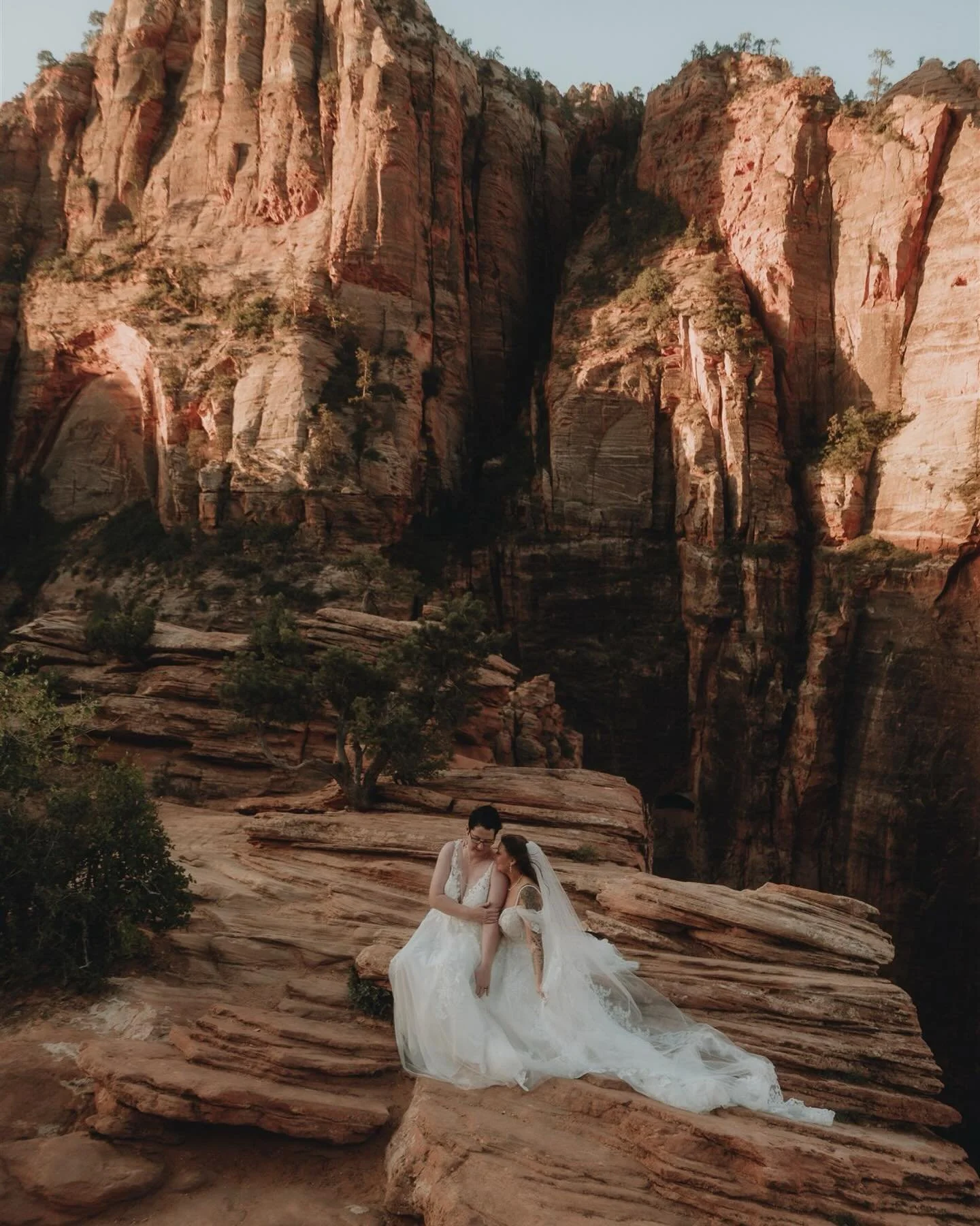 Last May, @morganwhitbyphotography and @whitbyemegan flew my bestie and I out to Zion for their incredible elopement in Zion. We felt like a part of their family as we photographed them over two days. 

The first day, we got up at 3am to meet up in t