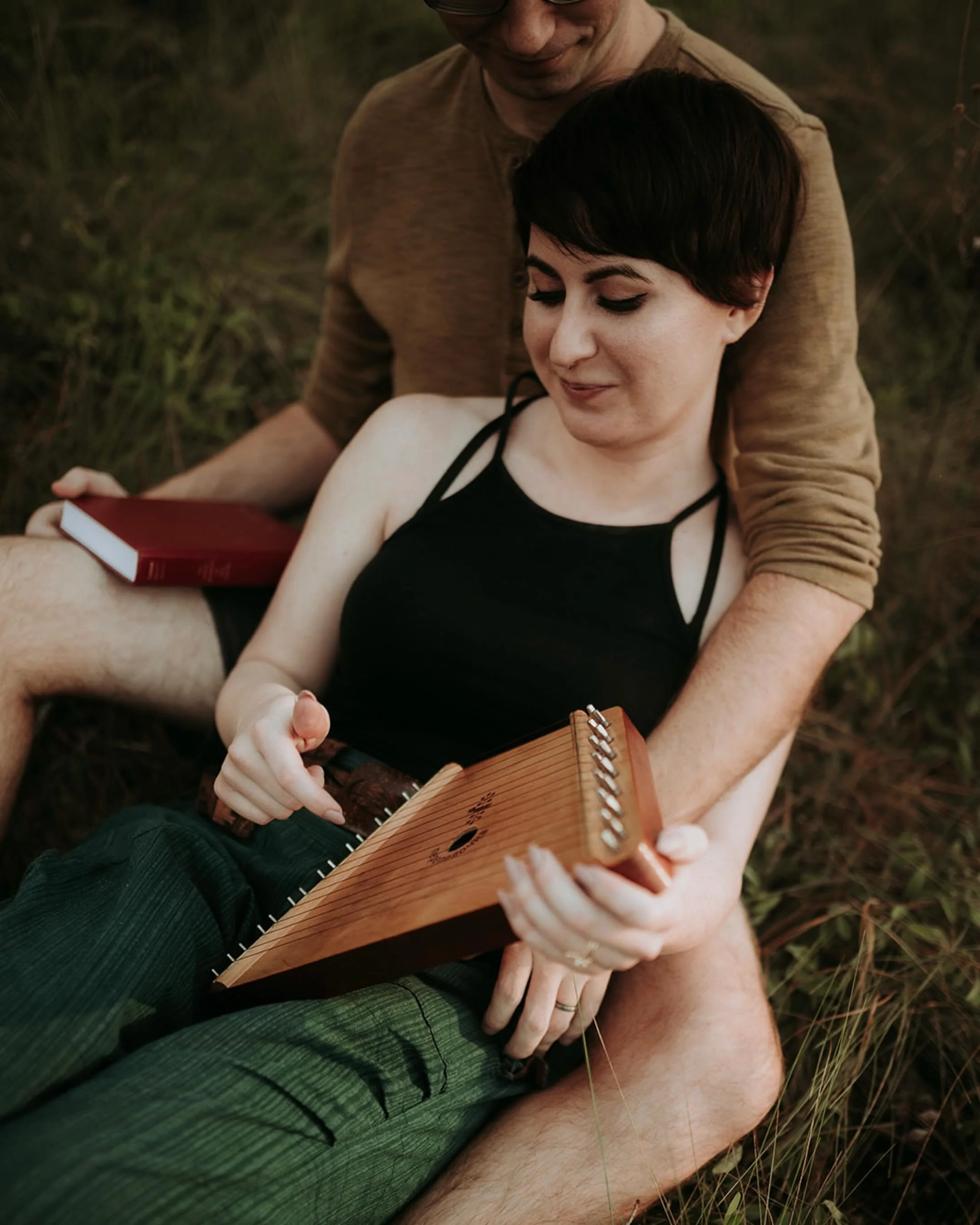 When you just wanna be a hobbit: barefoot in the woods with your books, instruments, and the love of your life. 

I always promote to all my clients to be themselves 🖤

#engagementsession #couplesphotography #forestlove #intimatephotography #earthyv
