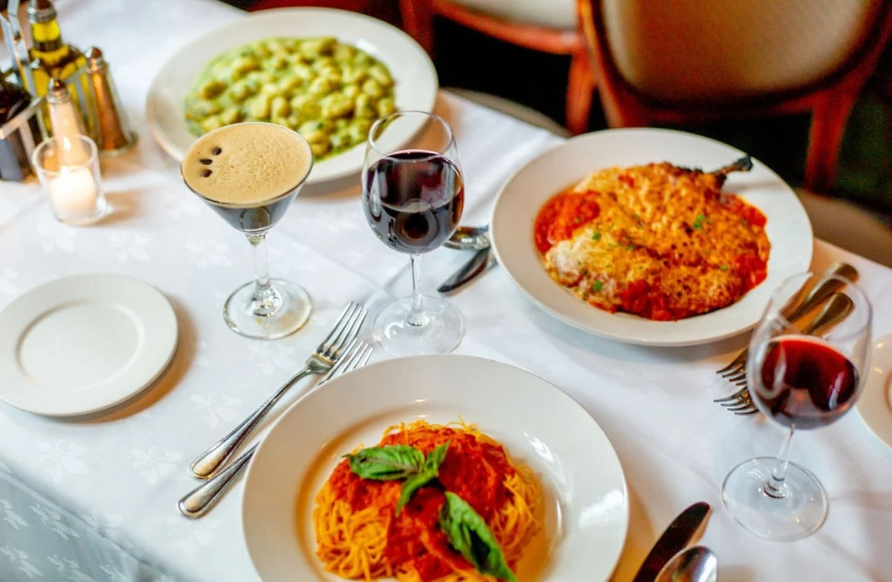 Casual table for 3 at the Isle of Capri

#italianfood #nycfood #nycrestaurants #nyc