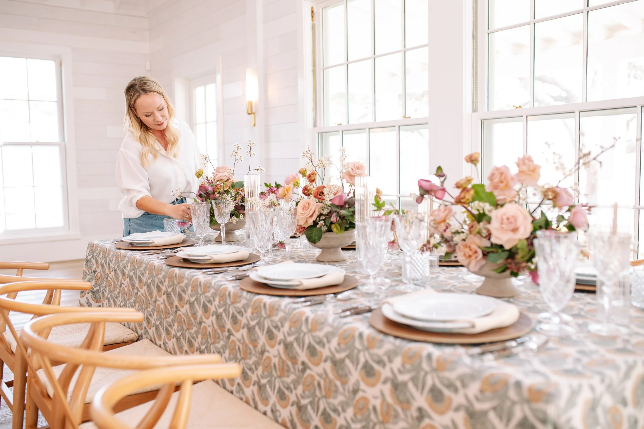 Kayli Head Round Top floral designer