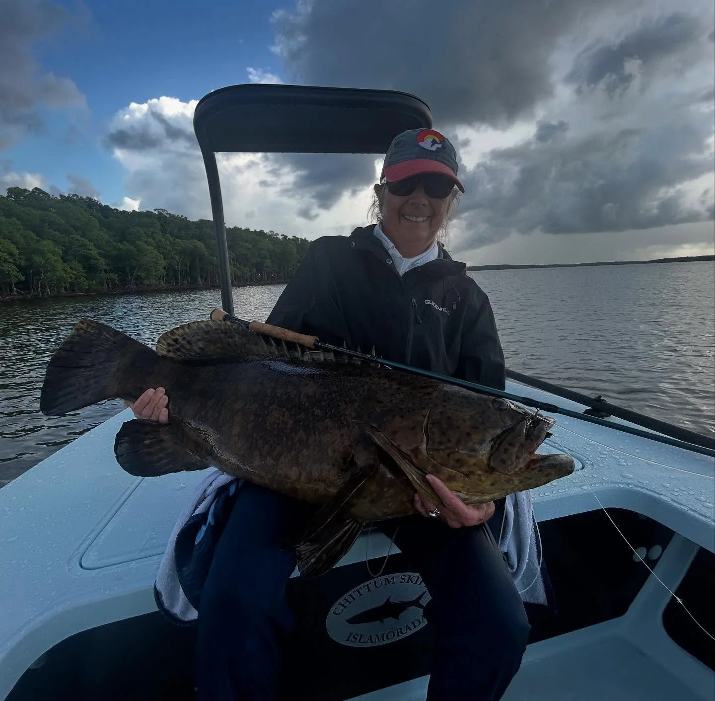@floridakeysbestbuys with a monster Goliath on 16#!!!!! #tarpon #flyfishing #mom #record @chittum_skiffs @poorboystournament