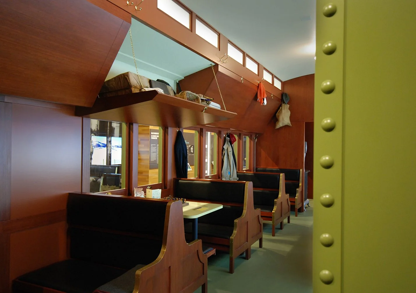 P21_Train-Interior.jpg