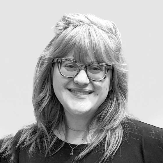 Photo en noir et blanc de Rebecca Barrett.